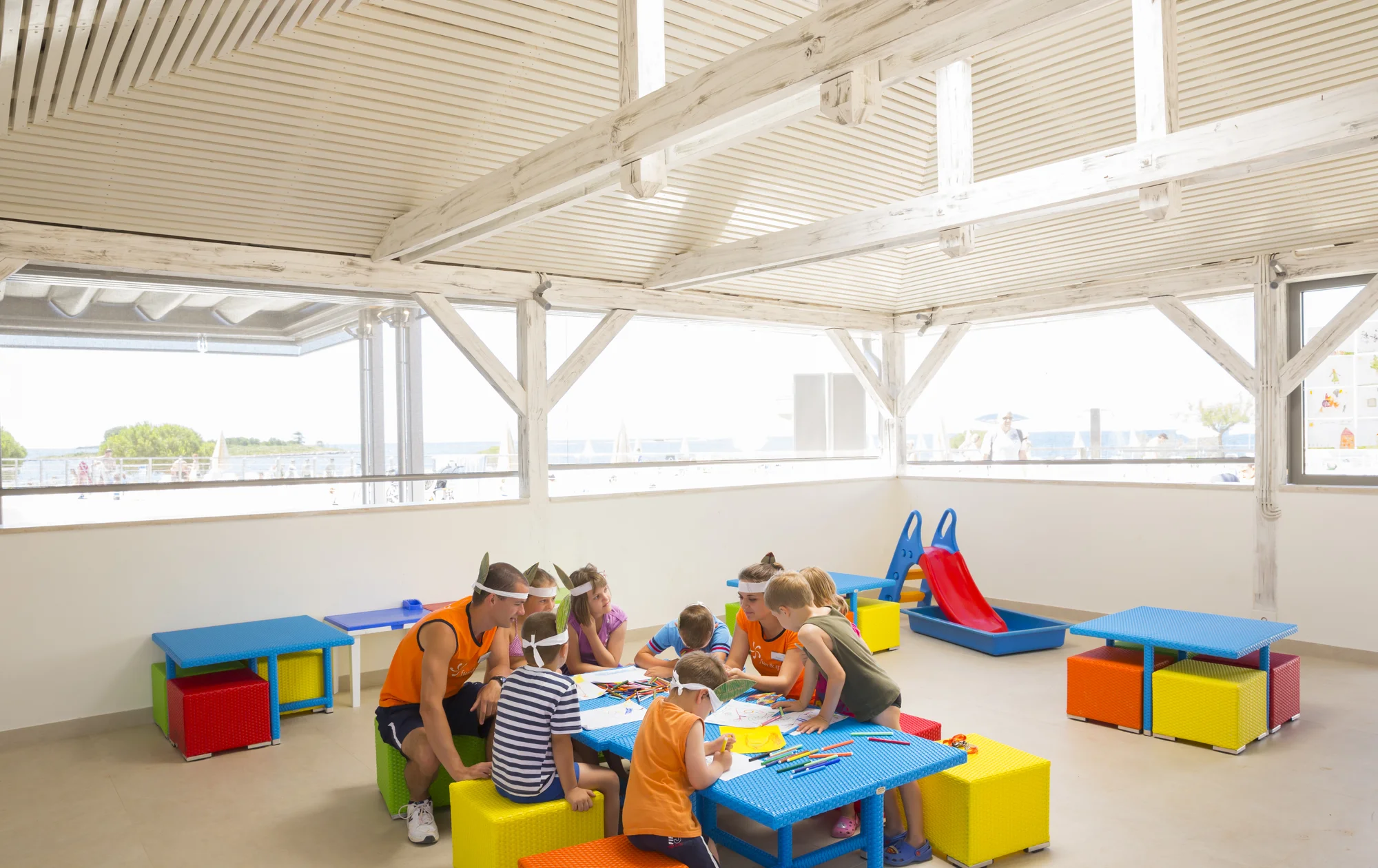 Hurá na Istrii: 3* apartmány přímo u pláže, snídaně nebo polopenze, bazén s tobogány