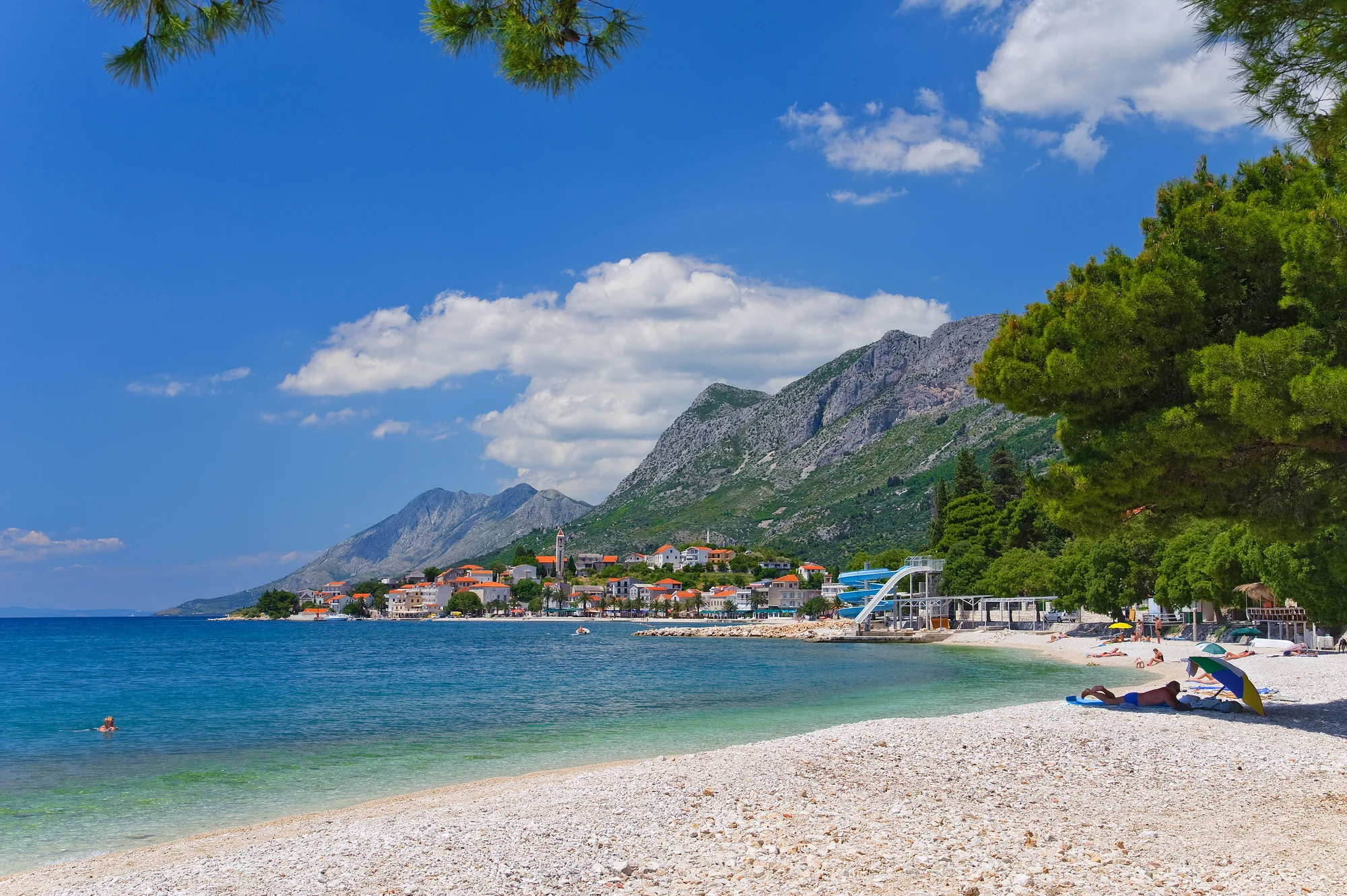 Dovolená v chorvatském Gradacu: 4* hotel u pláže, se snídaní či polopenzí