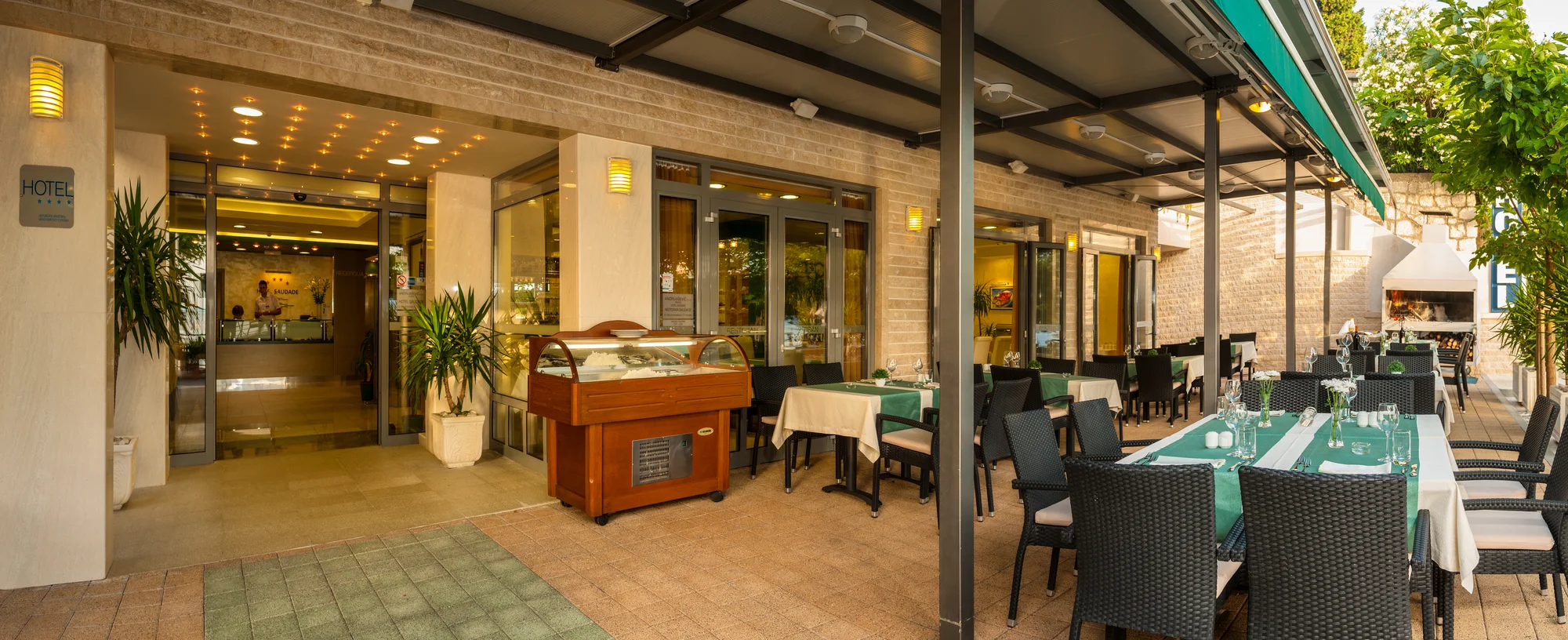 Dovolená v chorvatském Gradacu: 4* hotel u pláže, se snídaní či polopenzí