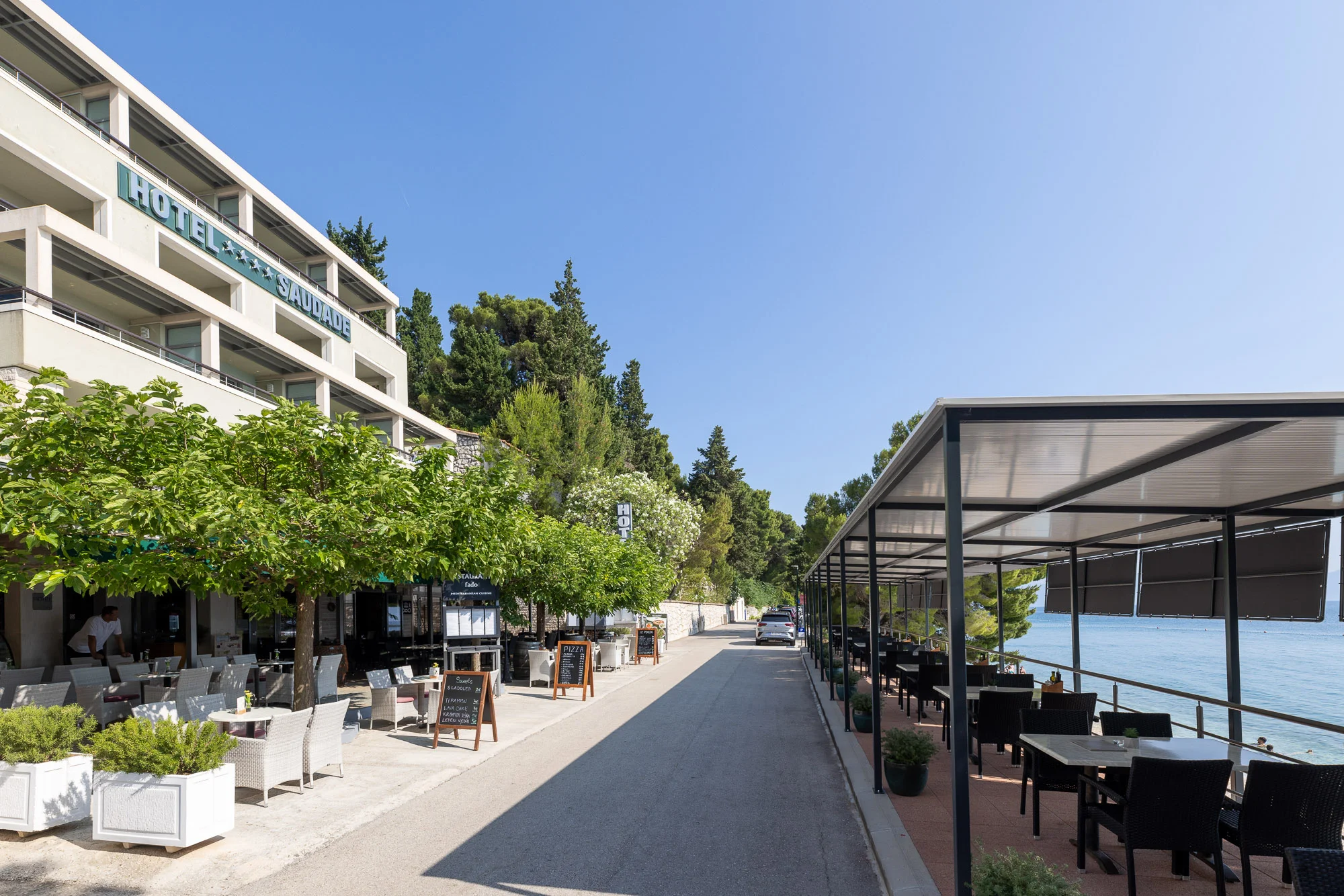 Dovolená v chorvatském Gradacu: 4* hotel u pláže, se snídaní či polopenzí