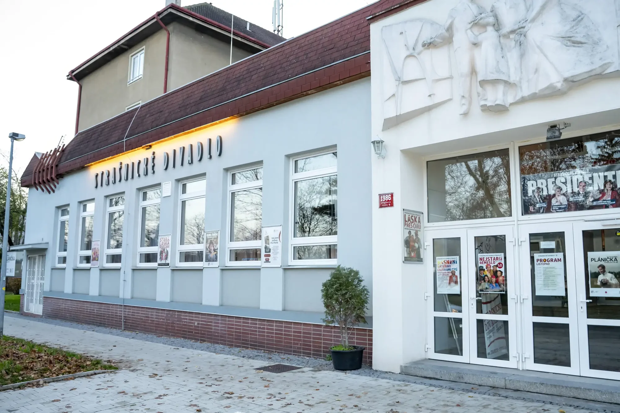 Představení Presidenti aneb sex, drogy a trampoty ve Strašnickém divadle