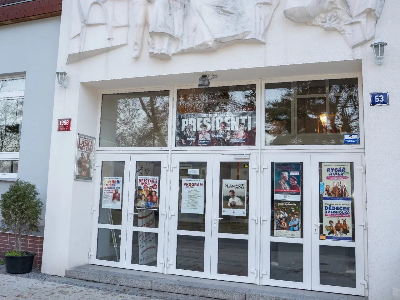 Představení Presidenti aneb sex, drogy a trampoty ve Strašnickém divadle