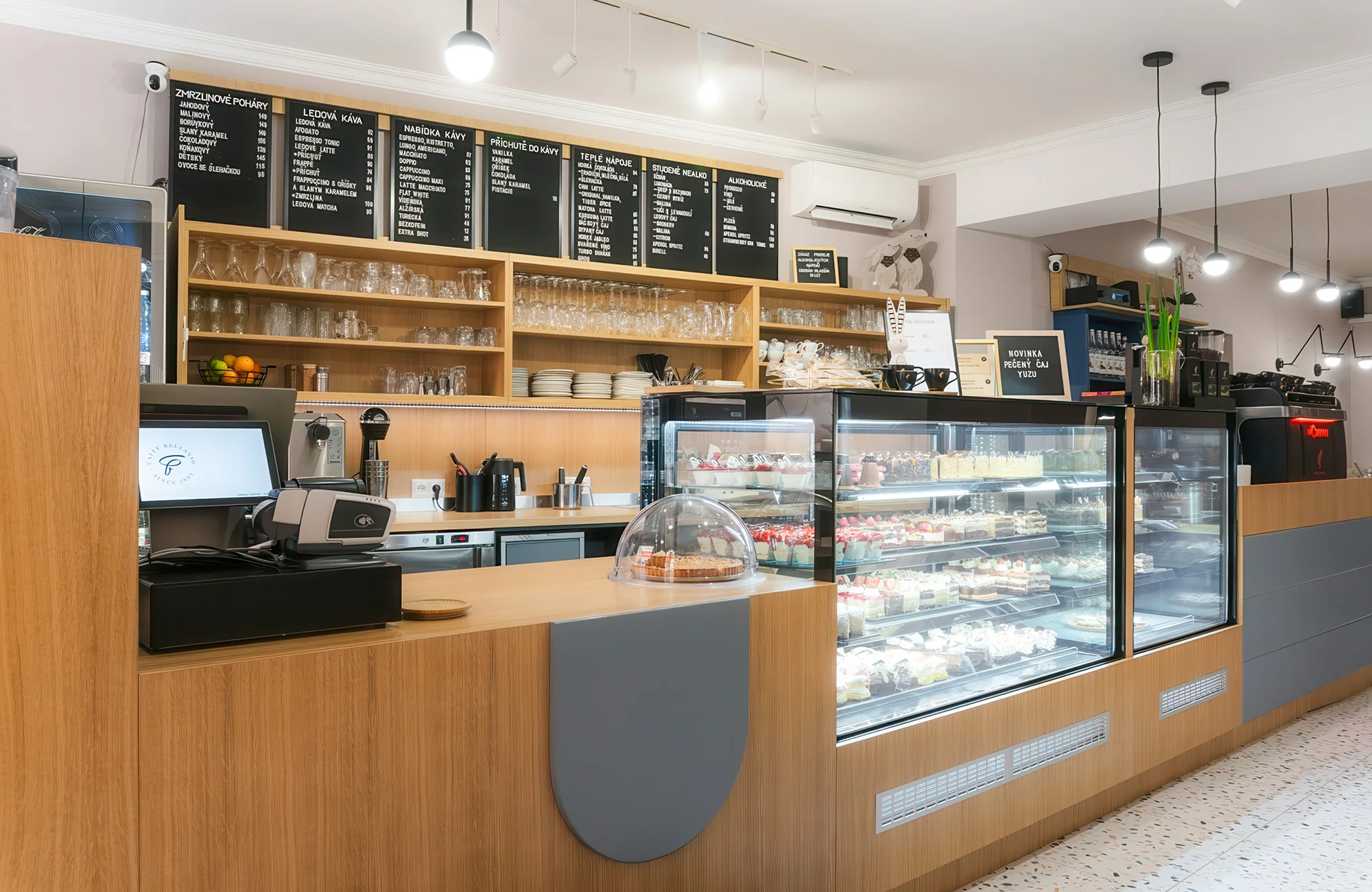 Sladká pauza v srdci Loun: svařené víno a prezidentský koláč pro 1 či 2 osoby