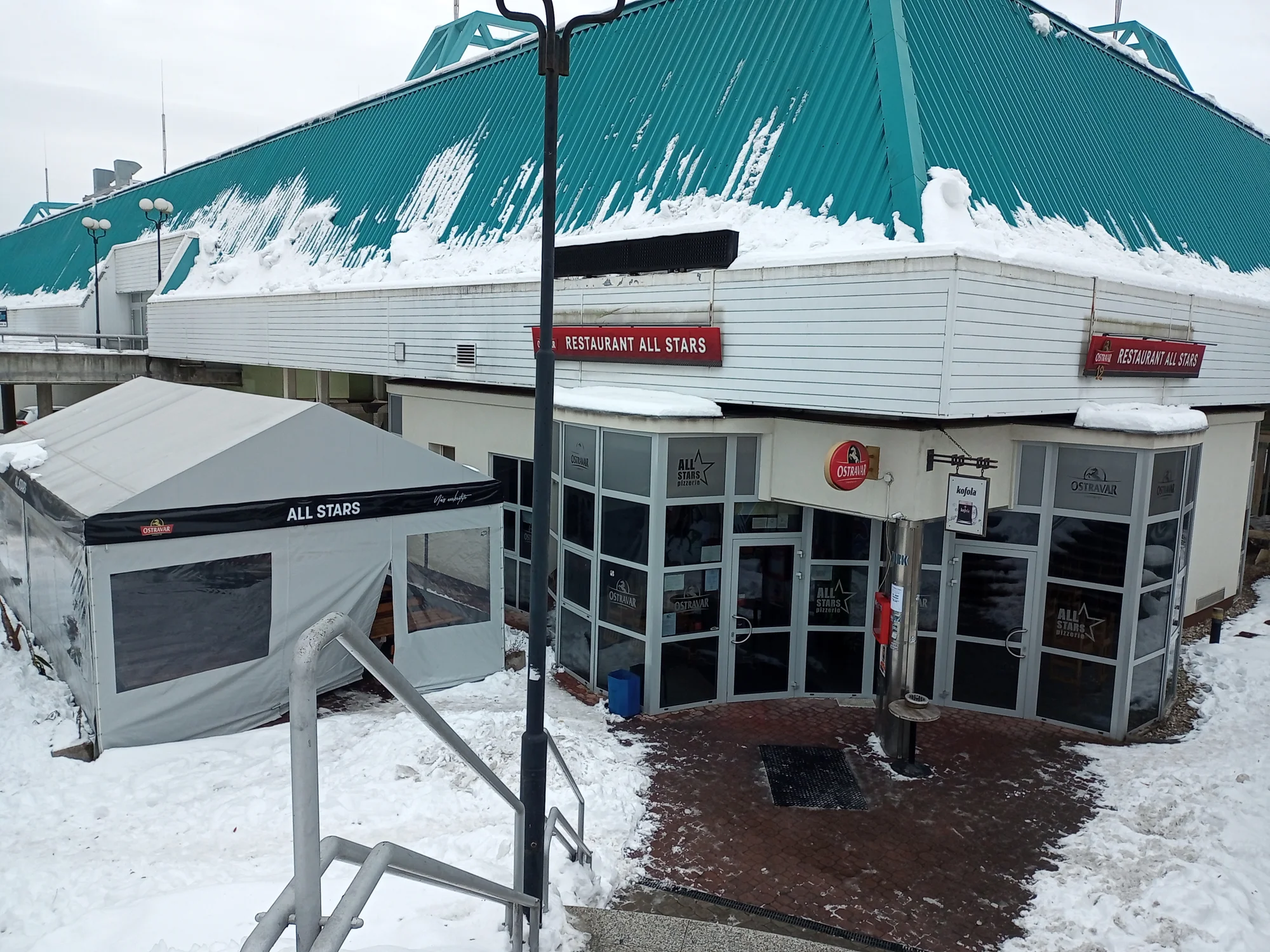 Jedna nebo dvě pizzy o průměru 33 cm podle výběru ze 17 druhů