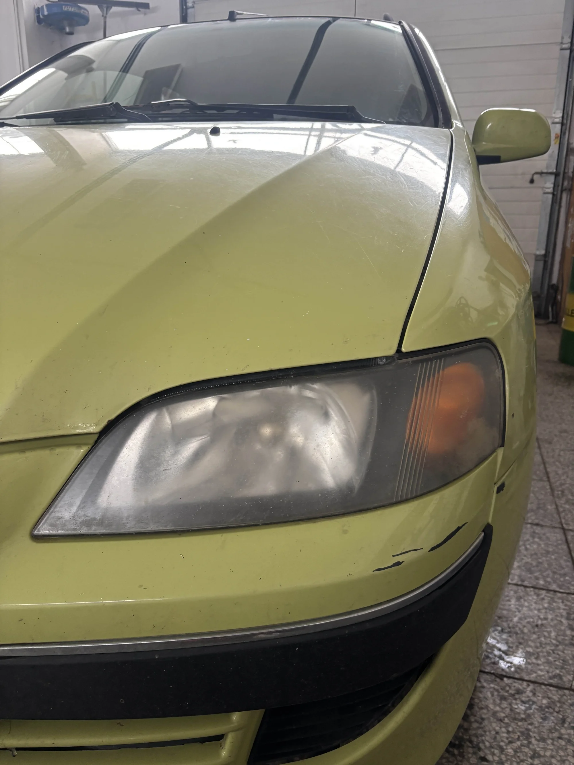 Renovace světlometů: základní i prémiová péče, ochrana keramickou nebo PPF vrstvou