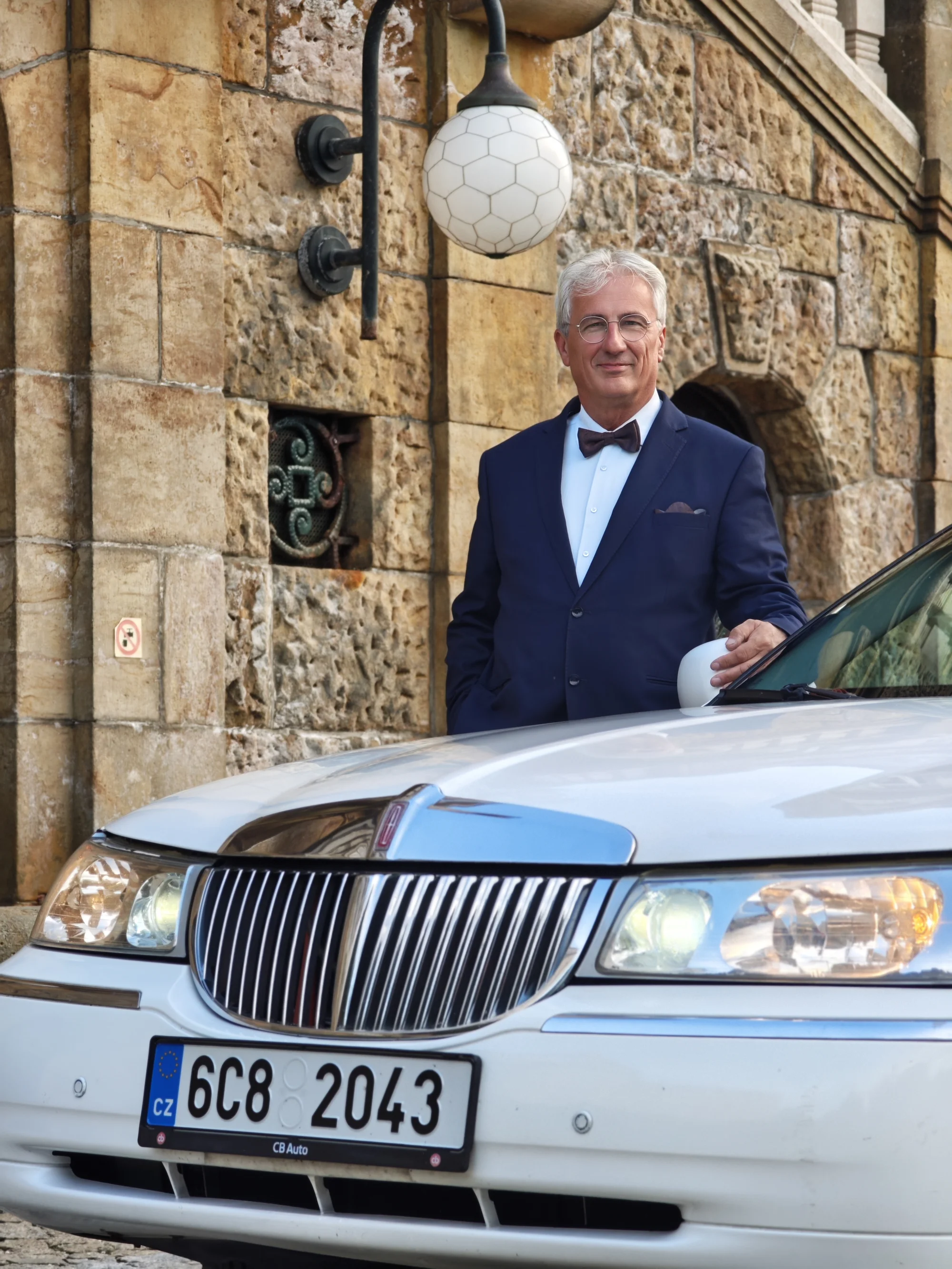 Jízda limuzínou na 1-3 hodiny: zážitek až pro 8 osob, láhev sektu v ceně