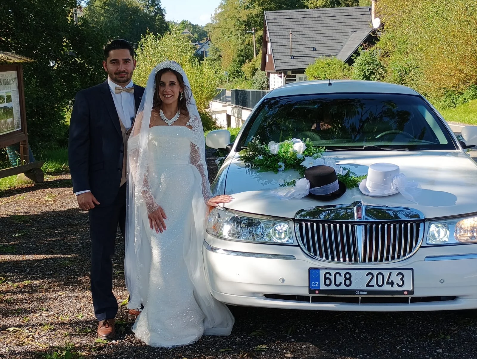 Jízda limuzínou na 1-3 hodiny: zážitek až pro 8 osob, láhev sektu v ceně