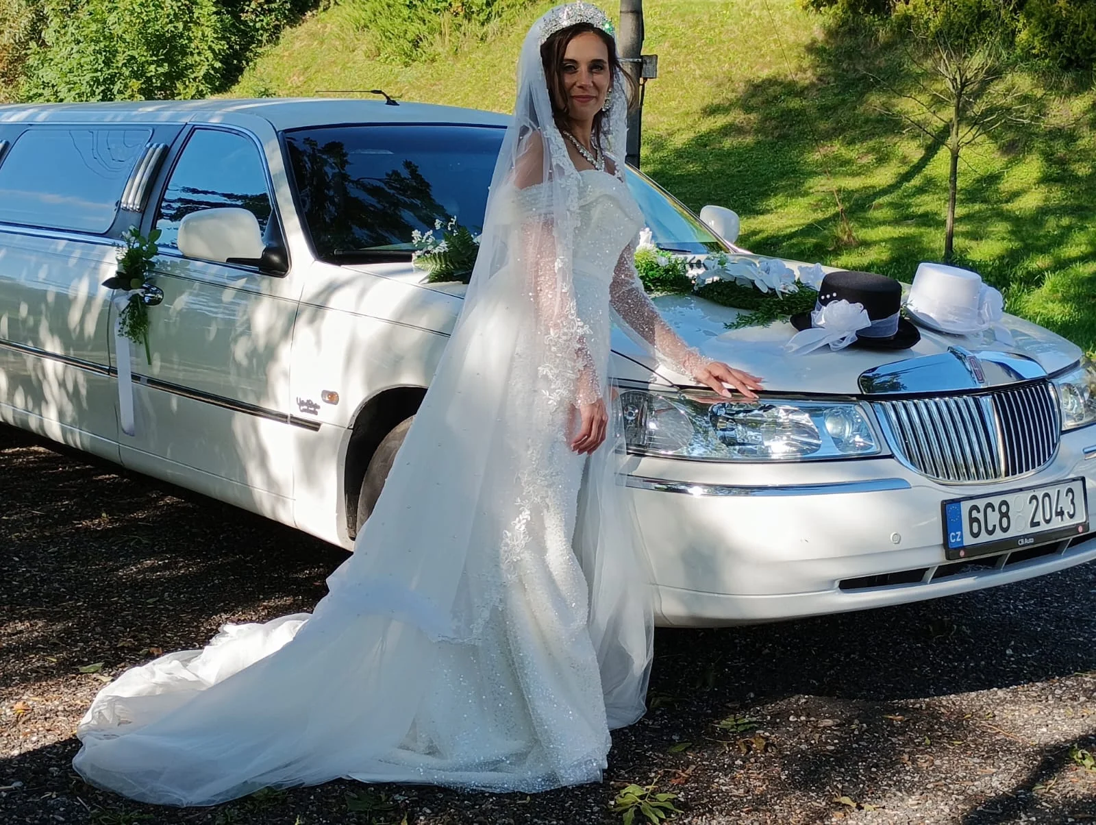 Jízda limuzínou na 1-3 hodiny: zážitek až pro 8 osob, láhev sektu v ceně