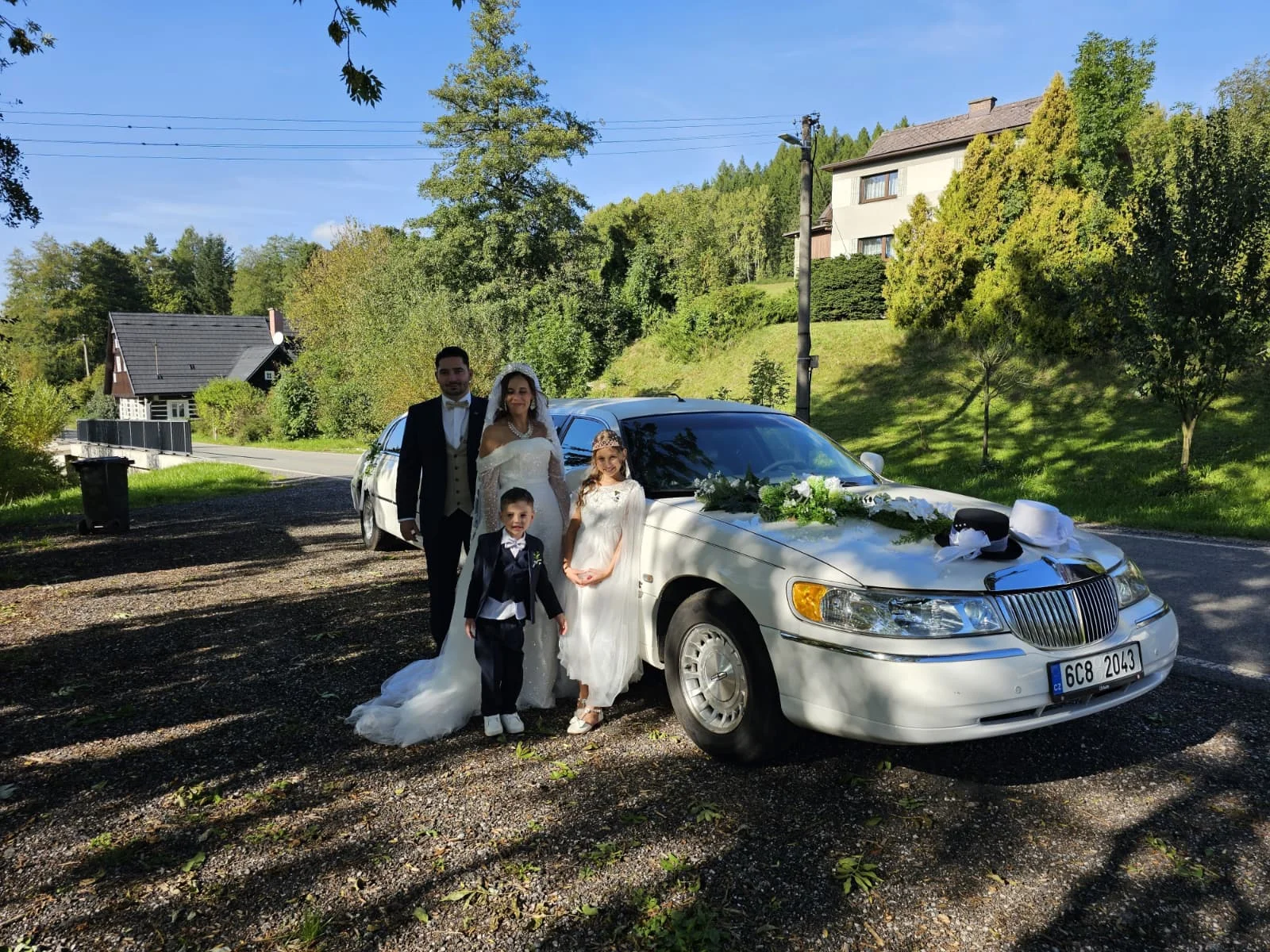 Jízda limuzínou na 1-3 hodiny: zážitek až pro 8 osob, láhev sektu v ceně