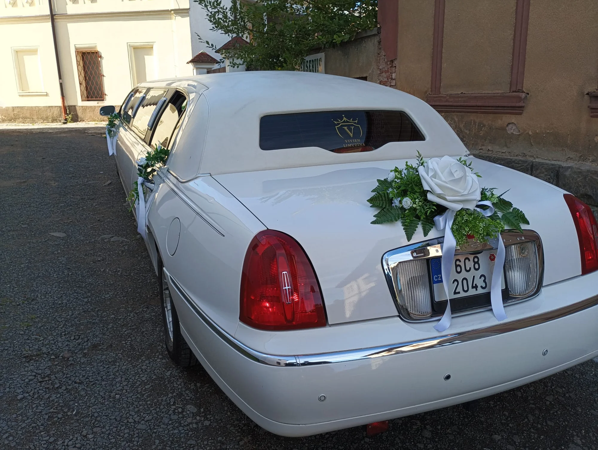 Jízda limuzínou na 1-3 hodiny: zážitek až pro 8 osob, láhev sektu v ceně