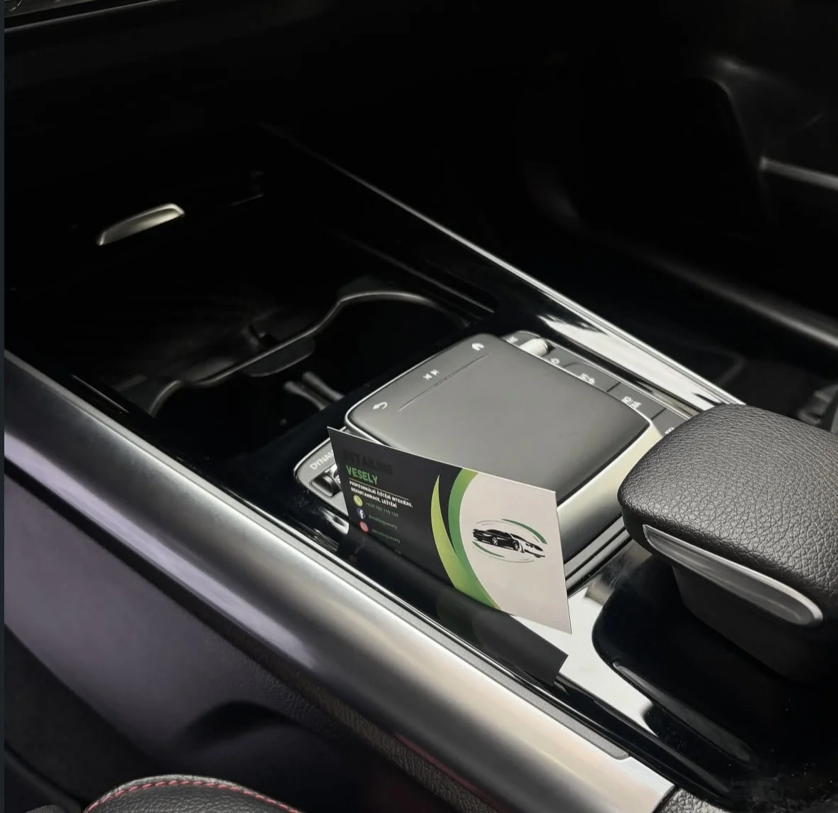 Detailní čištění auta: interiér vč. tepování, exteriér, ozon i kompletní balíček