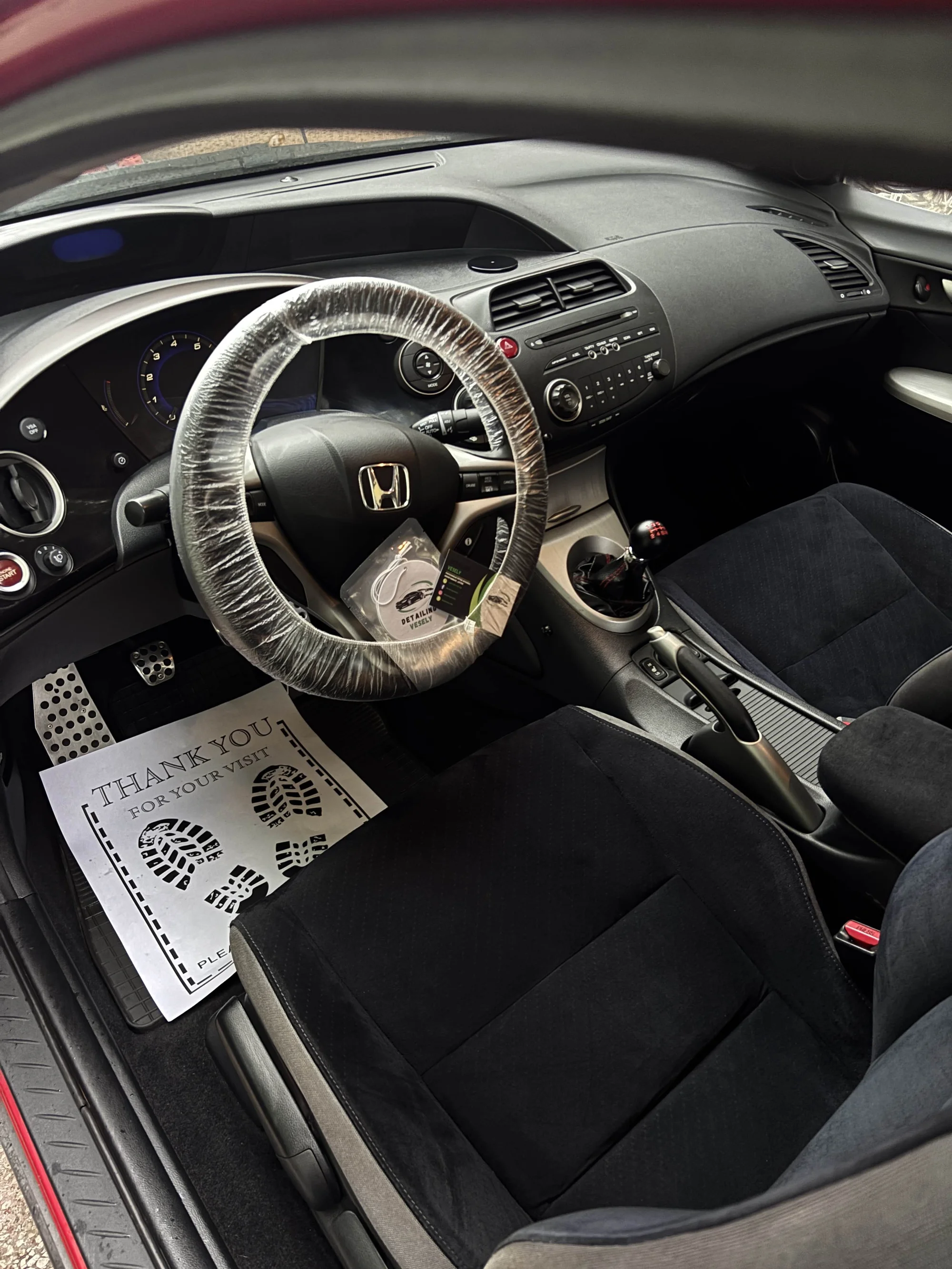 Detailní čištění auta: interiér vč. tepování, exteriér, ozon i kompletní balíček