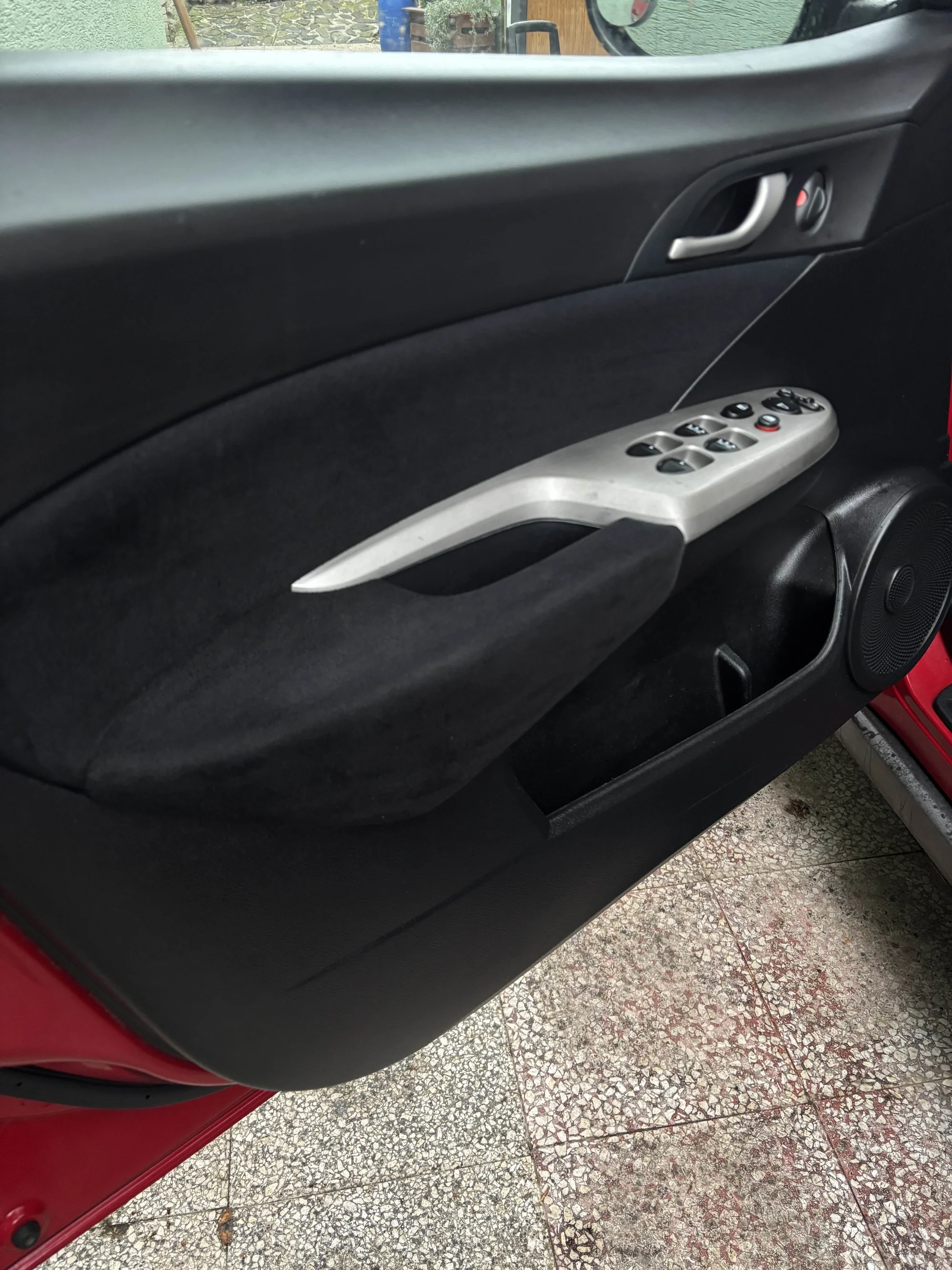 Detailní čištění auta: interiér vč. tepování, exteriér, ozon i kompletní balíček