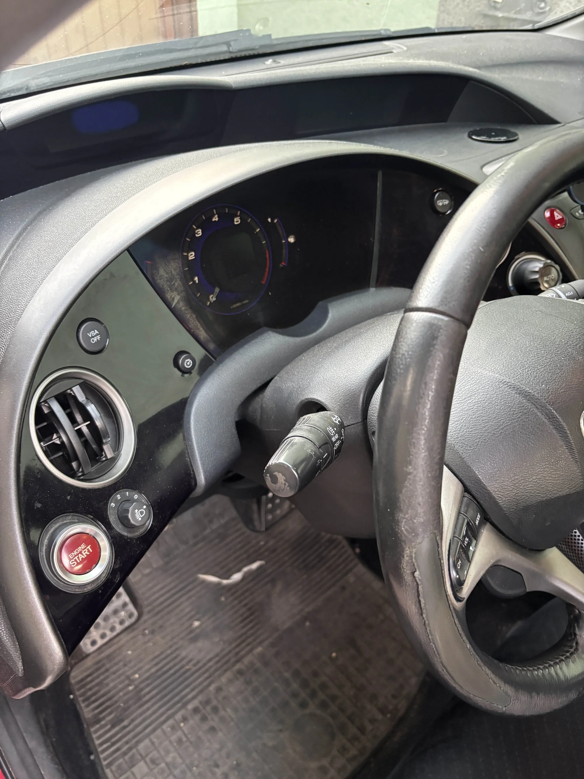 Detailní čištění auta: interiér vč. tepování, exteriér, ozon i kompletní balíček