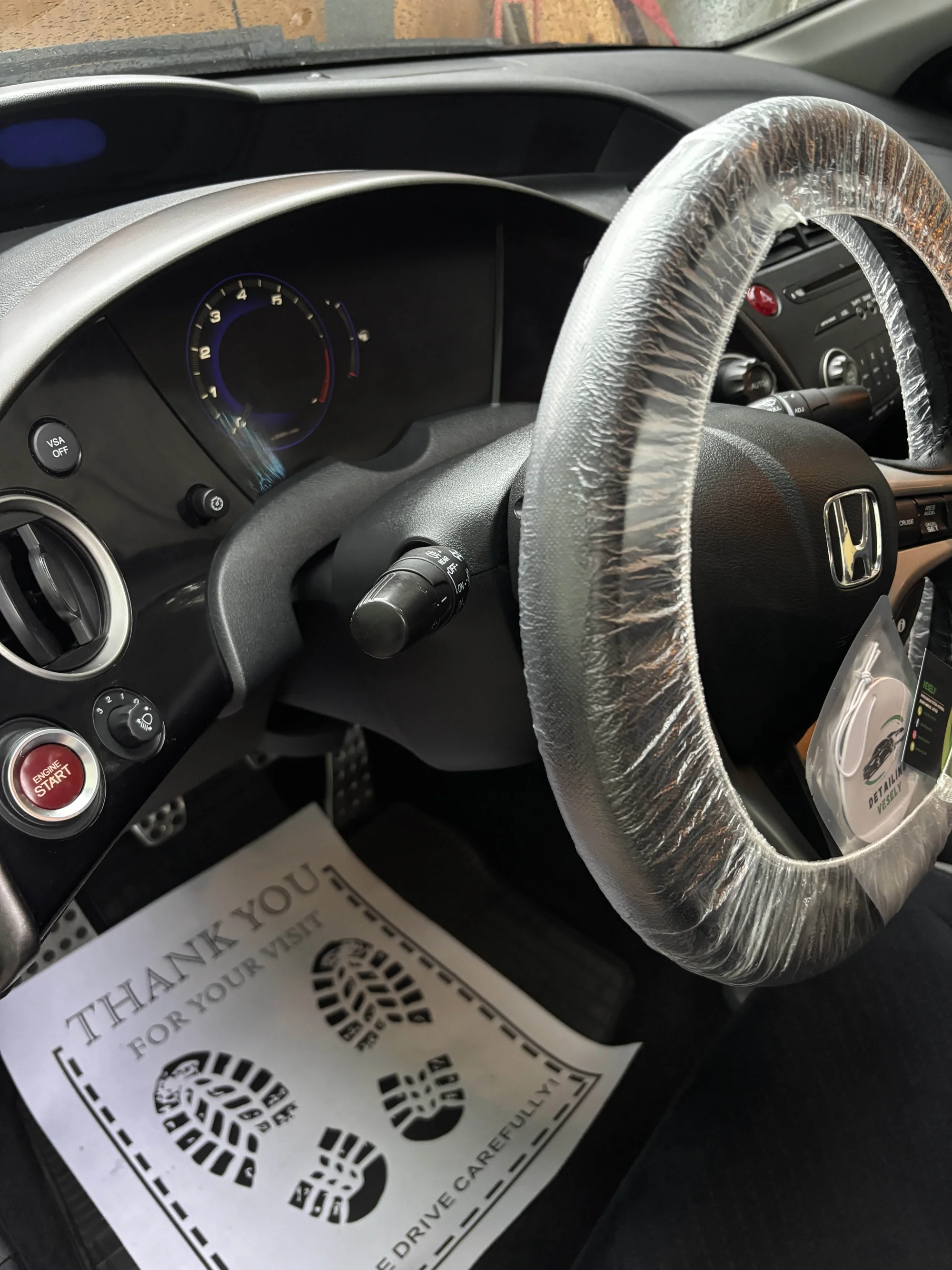 Detailní čištění auta: interiér vč. tepování, exteriér, ozon i kompletní balíček