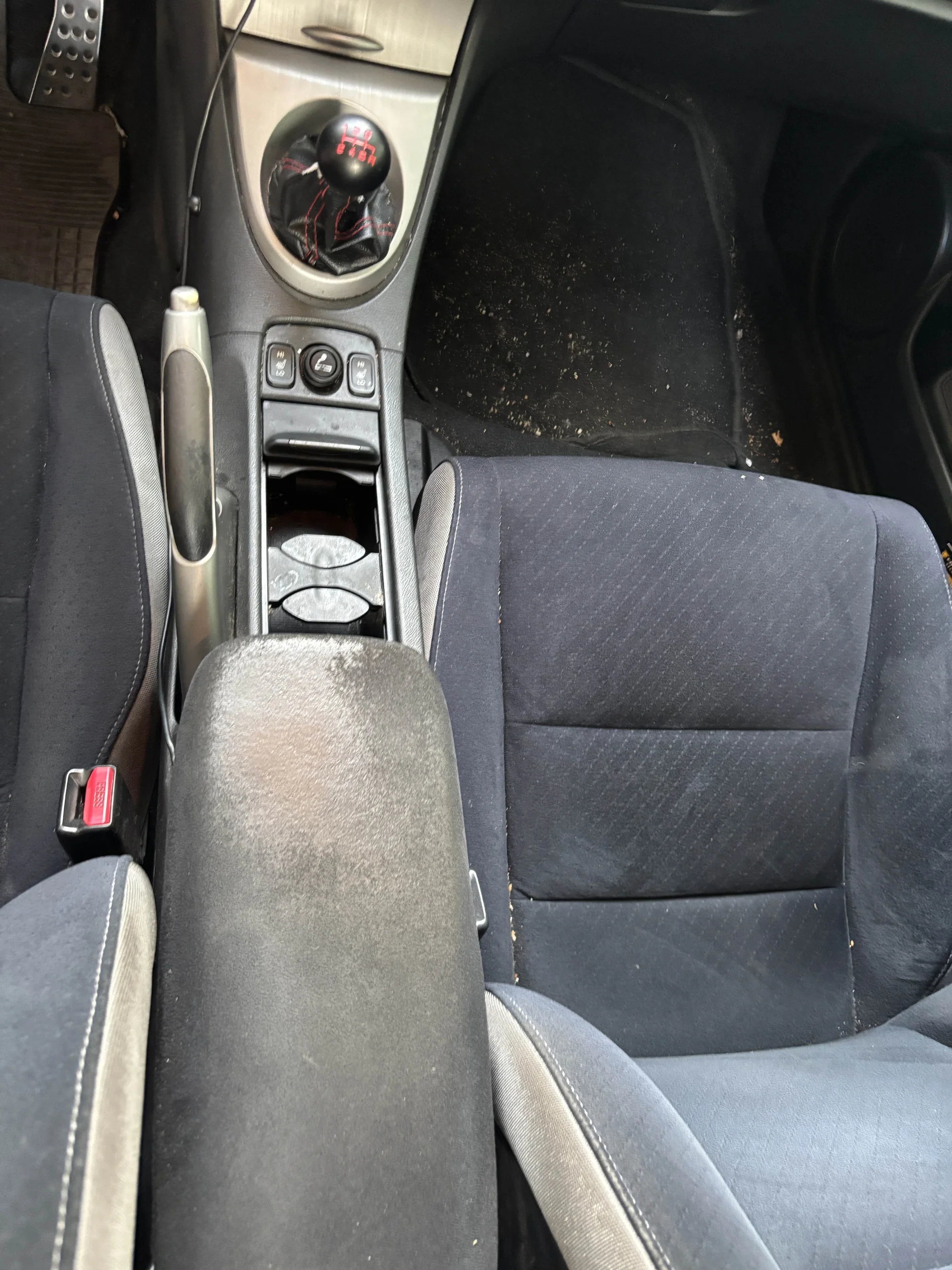 Detailní čištění auta: interiér vč. tepování, exteriér, ozon i kompletní balíček