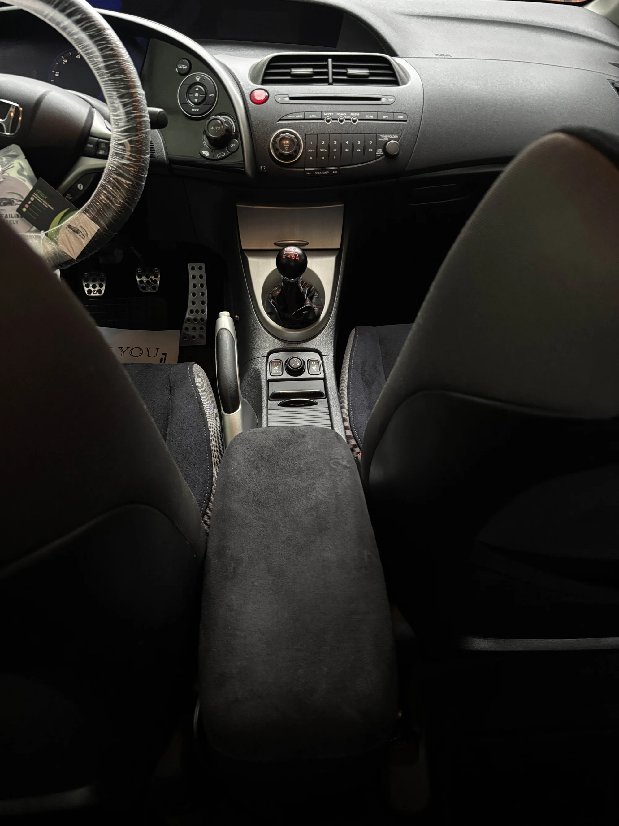 Detailní čištění auta: interiér vč. tepování, exteriér, ozon i kompletní balíček