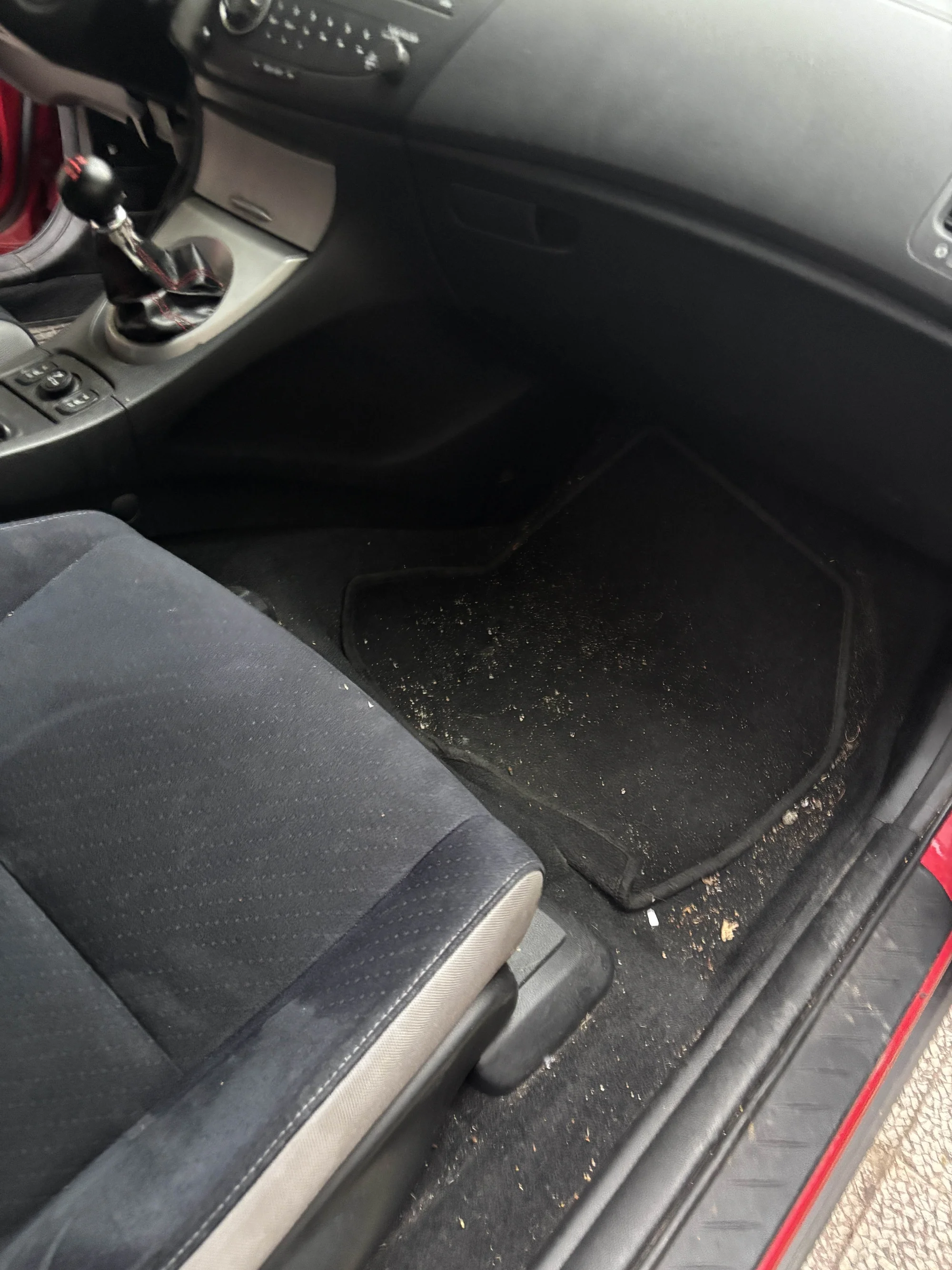 Detailní čištění auta: interiér vč. tepování, exteriér, ozon i kompletní balíček