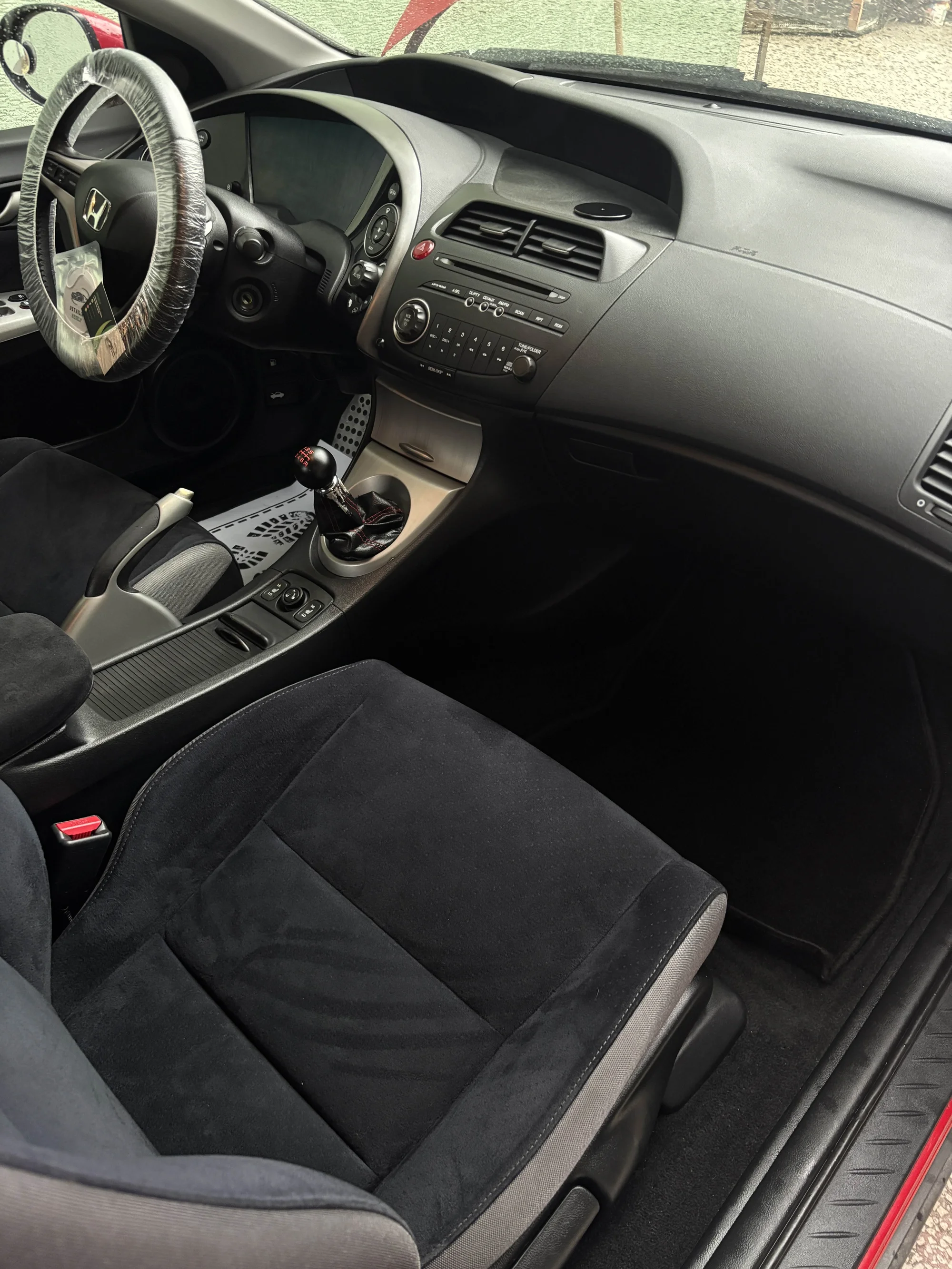 Detailní čištění auta: interiér vč. tepování, exteriér, ozon i kompletní balíček