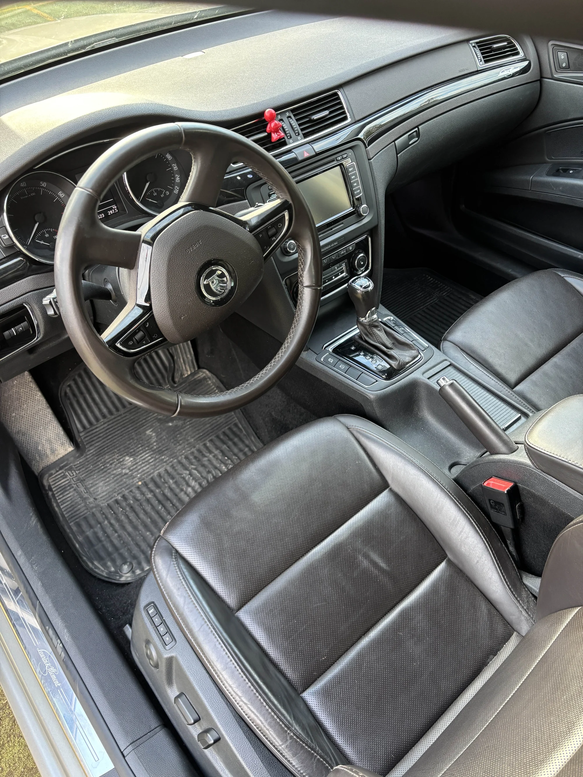 Detailní čištění auta: interiér vč. tepování, exteriér, ozon i kompletní balíček