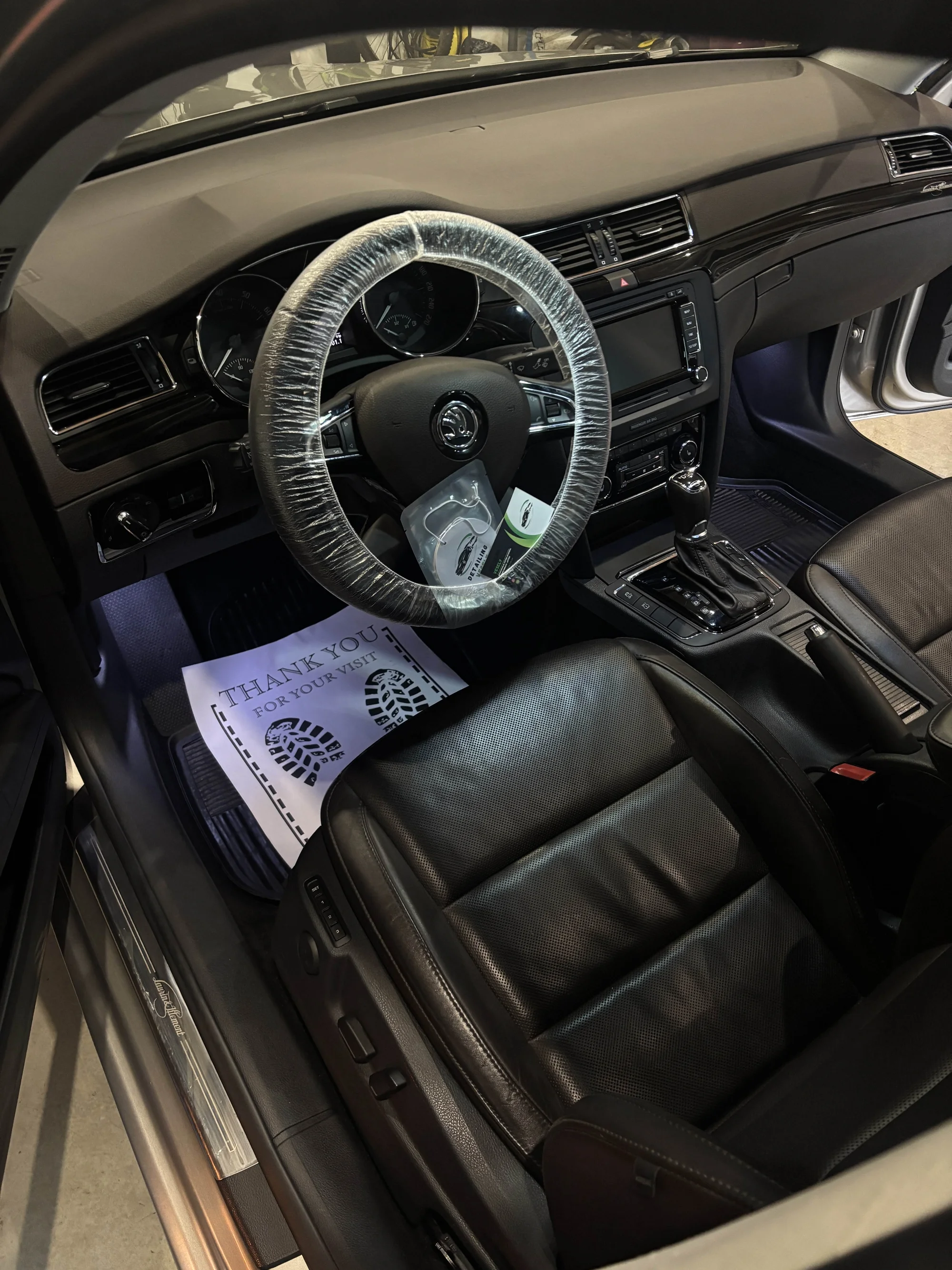 Detailní čištění auta: interiér vč. tepování, exteriér, ozon i kompletní balíček