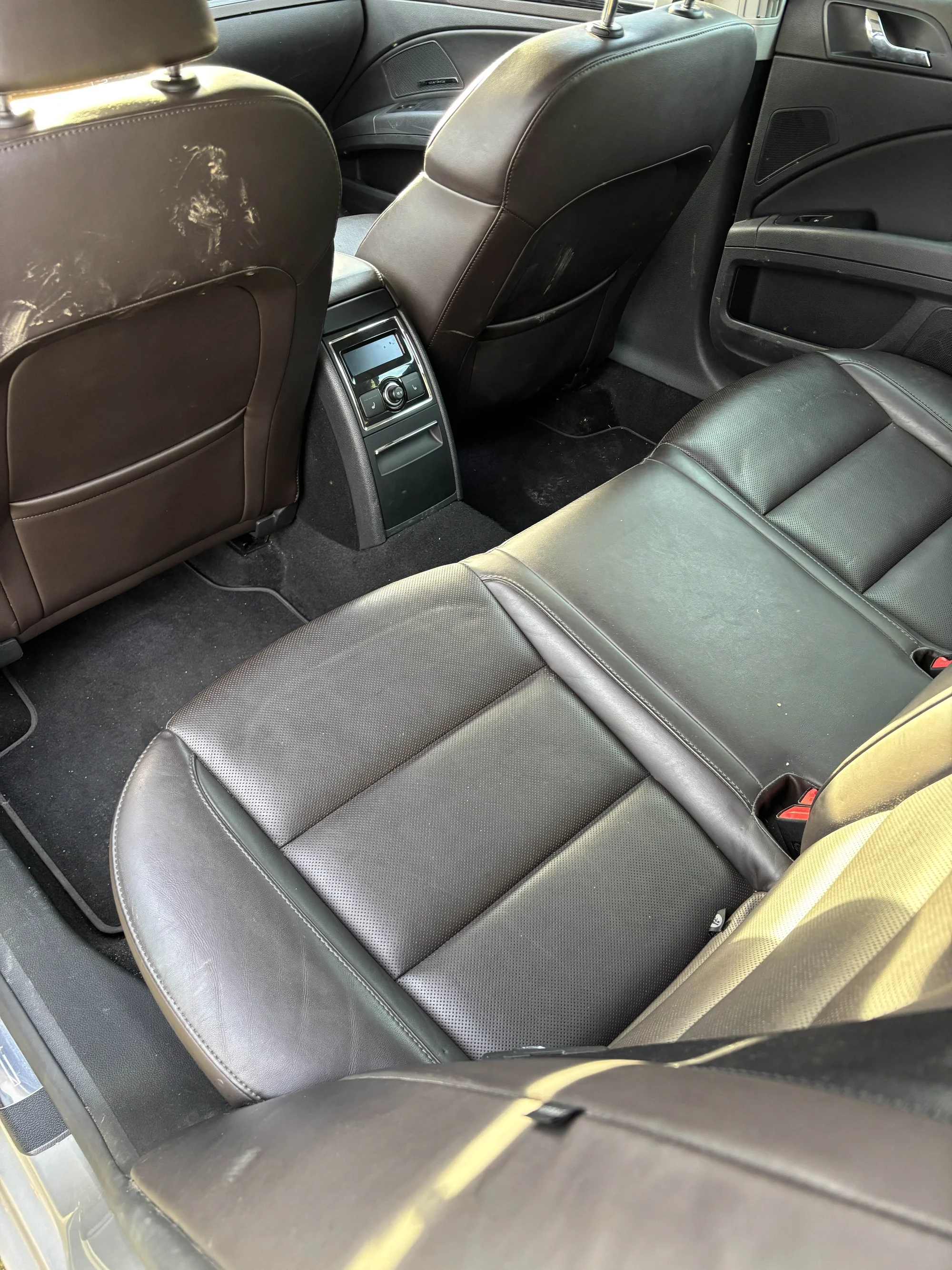 Detailní čištění auta: interiér vč. tepování, exteriér, ozon i kompletní balíček