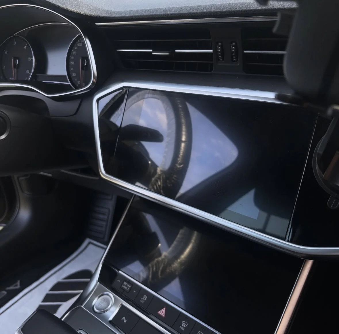 Detailní čištění auta: interiér vč. tepování, exteriér, ozon i kompletní balíček