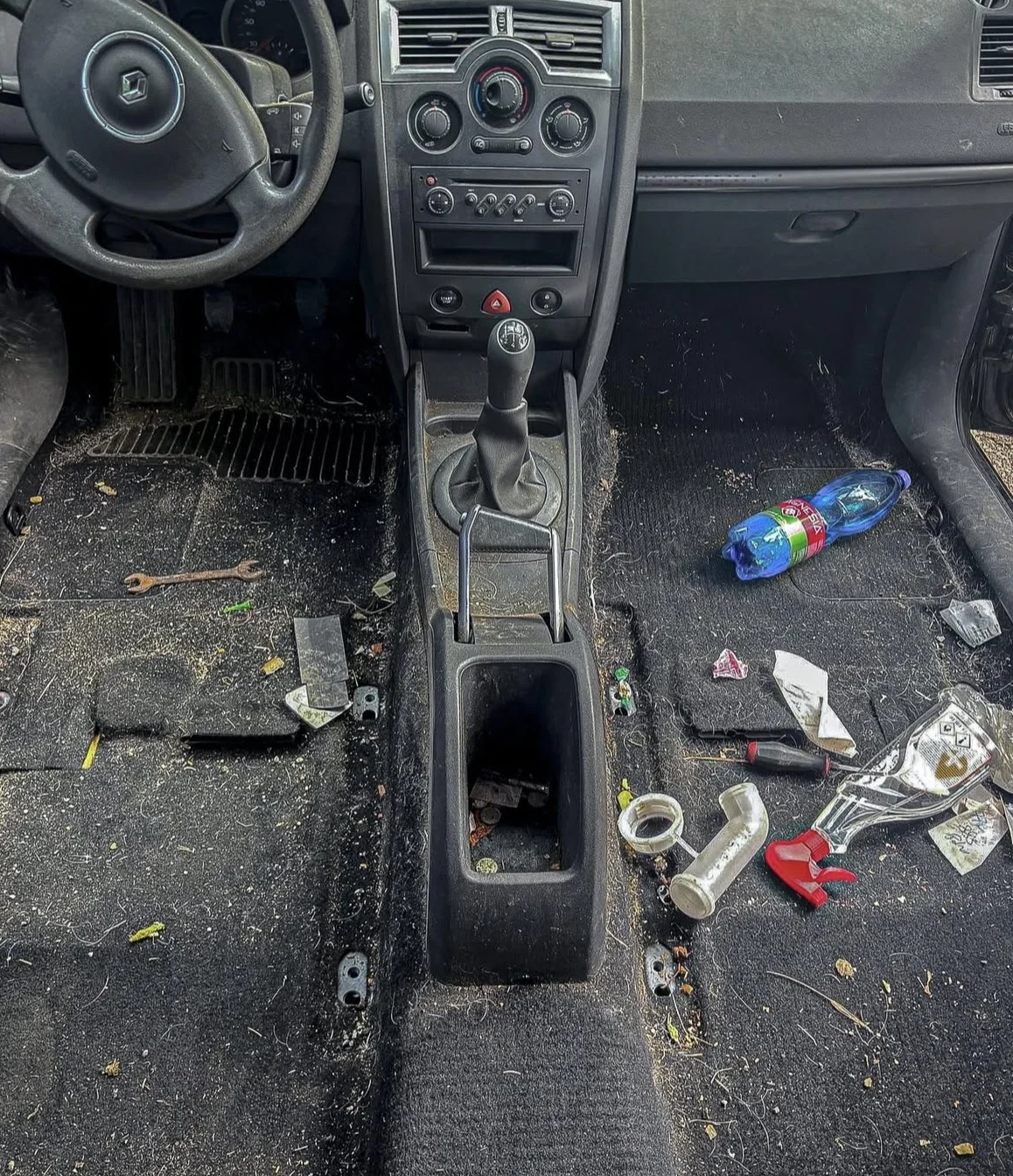 Detailní čištění auta: interiér vč. tepování, exteriér, ozon i kompletní balíček