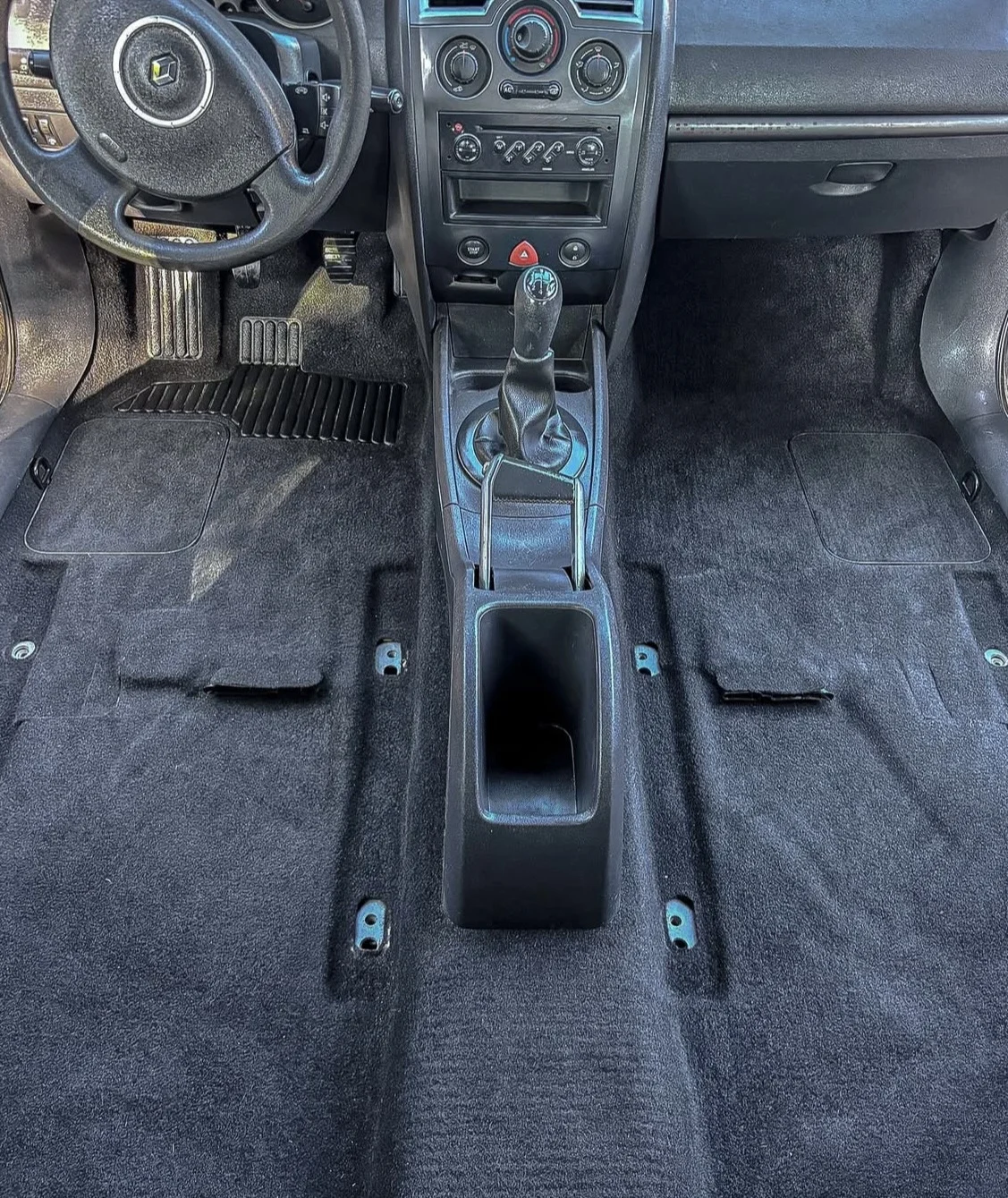 Detailní čištění auta: interiér vč. tepování, exteriér, ozon i kompletní balíček