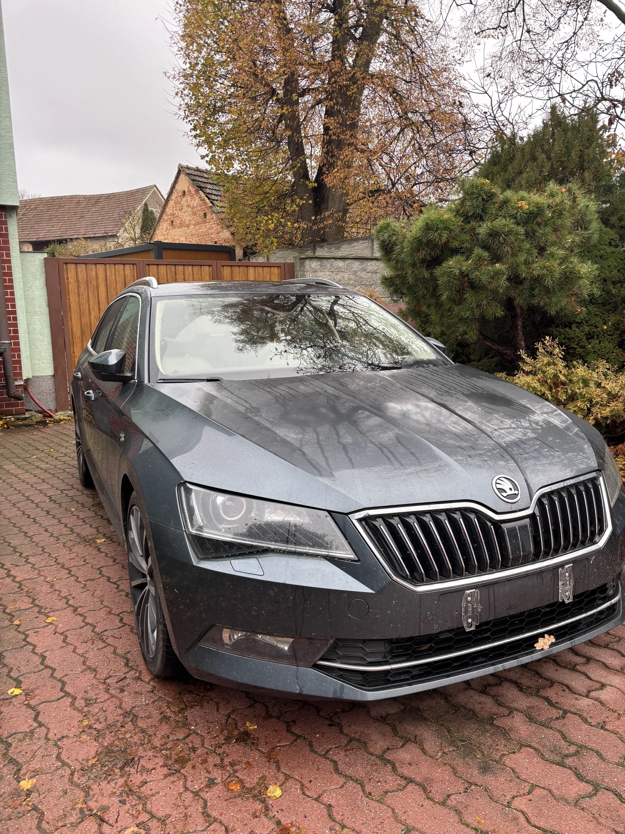 Detailní čištění auta: interiér vč. tepování, exteriér, ozon i kompletní balíček