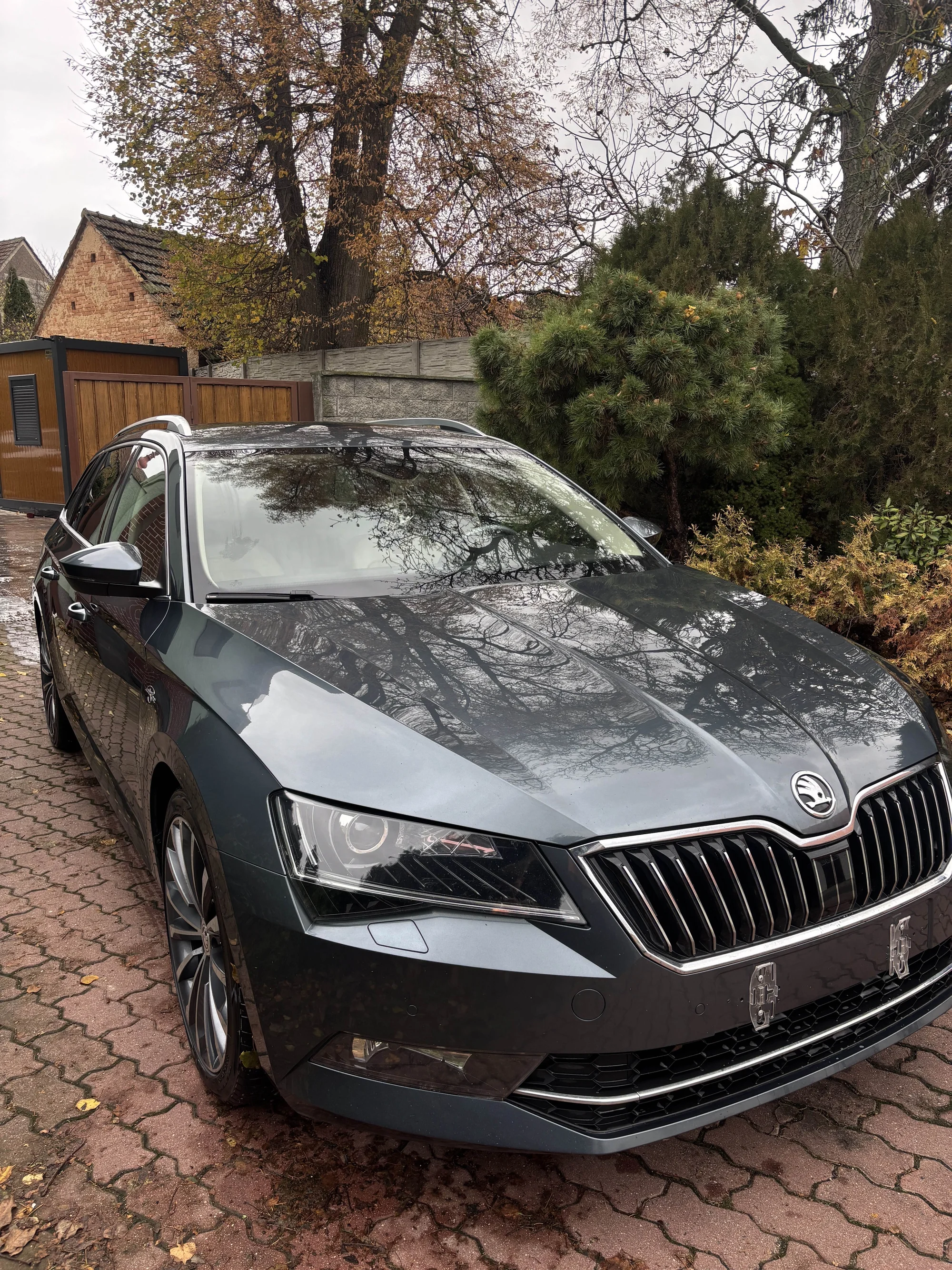 Detailní čištění auta: interiér vč. tepování, exteriér, ozon i kompletní balíček