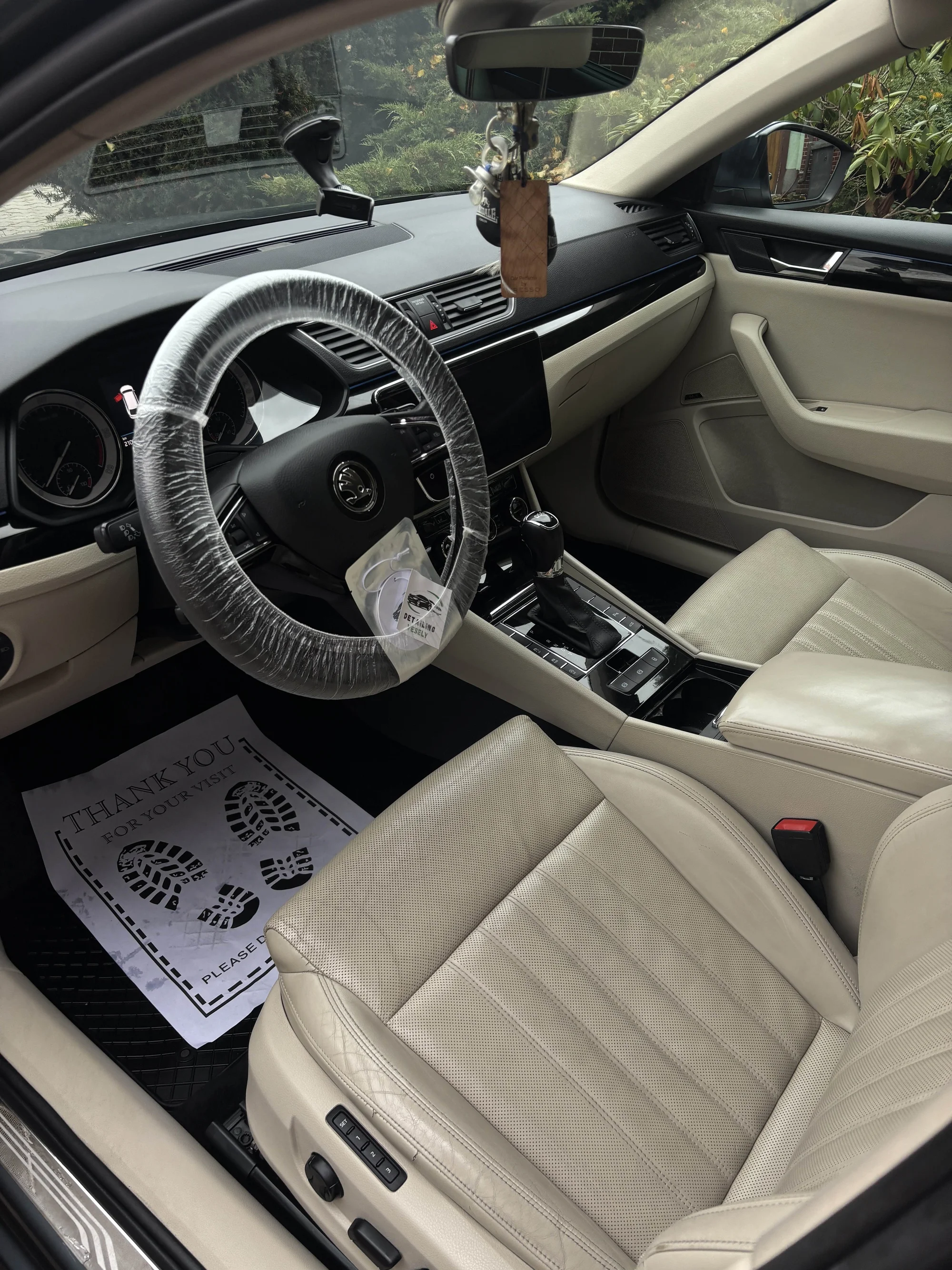 Detailní čištění auta: interiér vč. tepování, exteriér, ozon i kompletní balíček