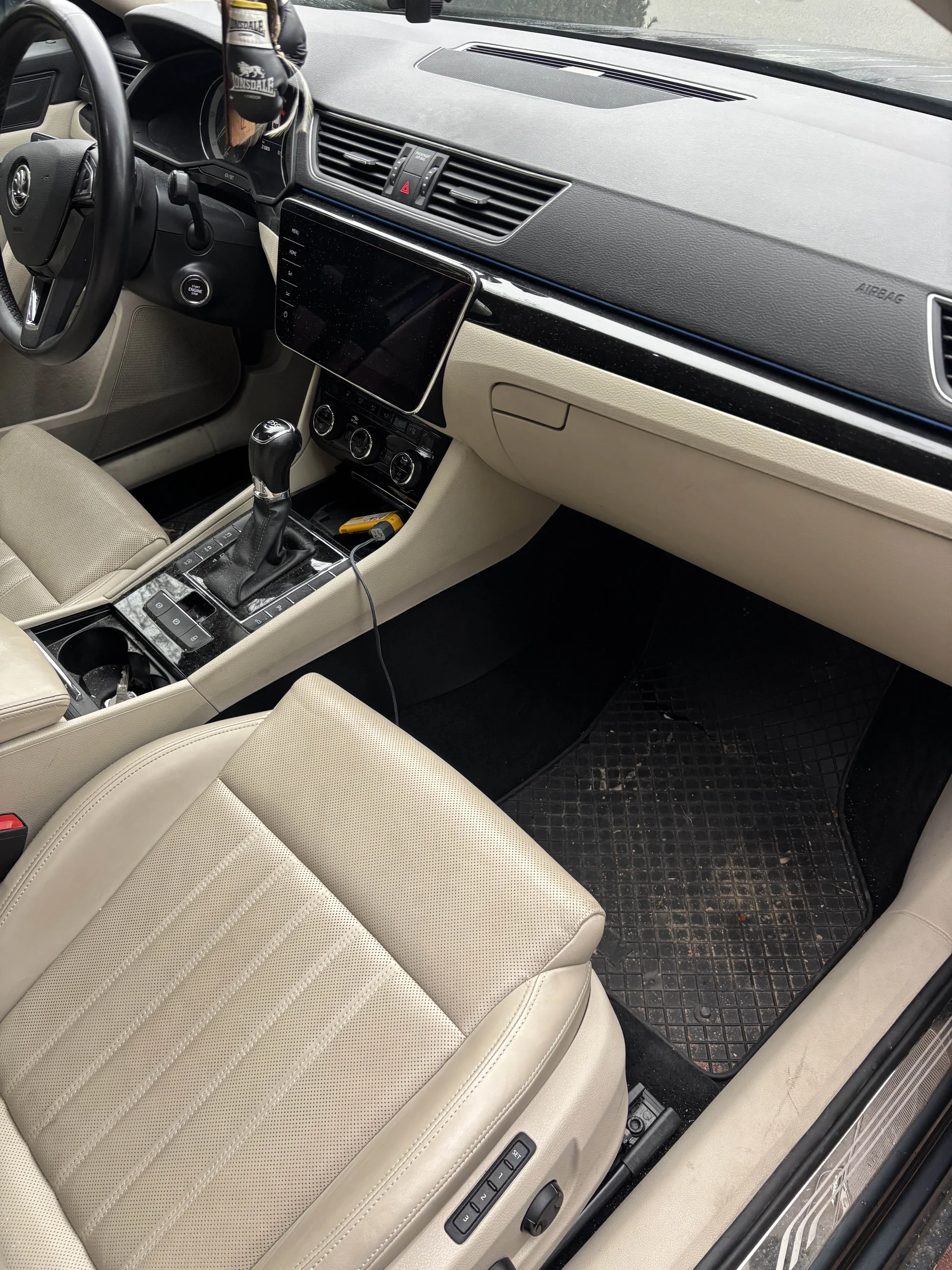 Detailní čištění auta: interiér vč. tepování, exteriér, ozon i kompletní balíček