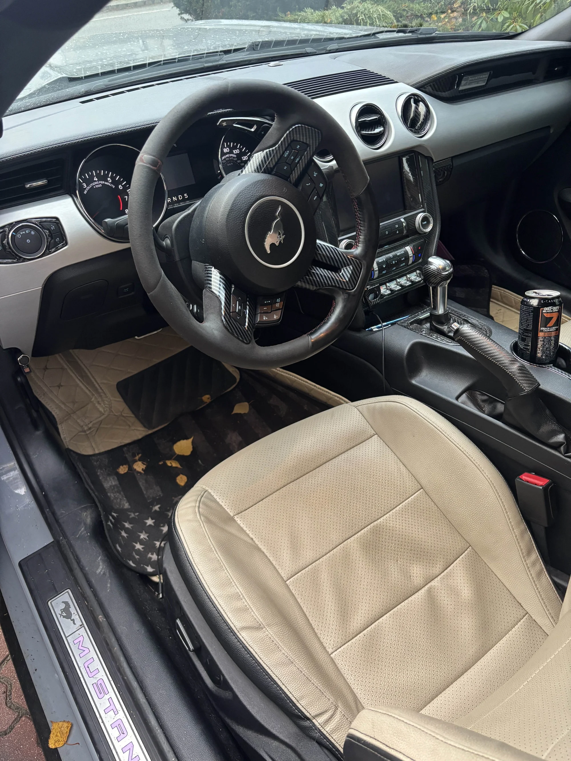 Detailní čištění auta: interiér vč. tepování, exteriér, ozon i kompletní balíček