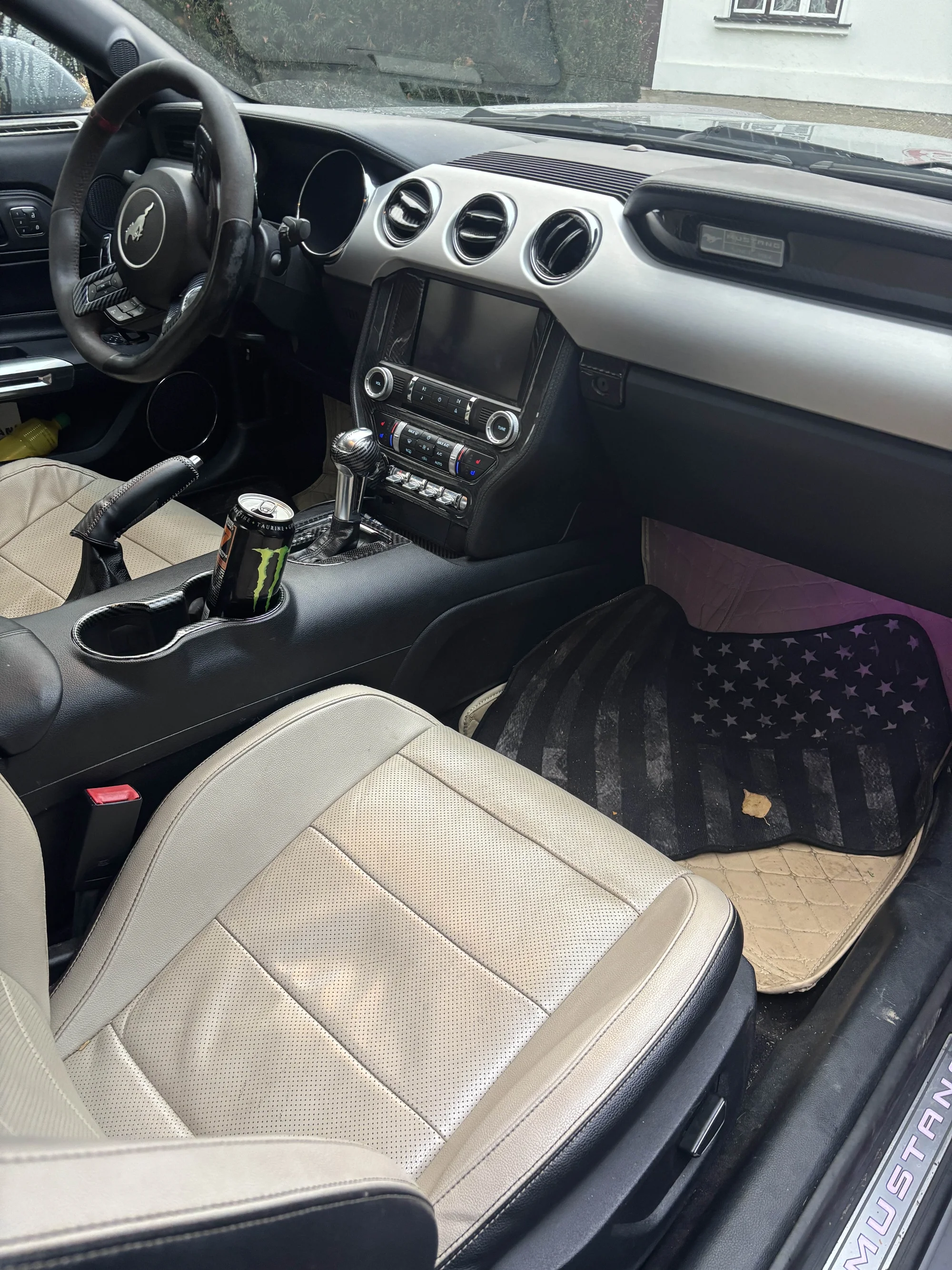 Detailní čištění auta: interiér vč. tepování, exteriér, ozon i kompletní balíček