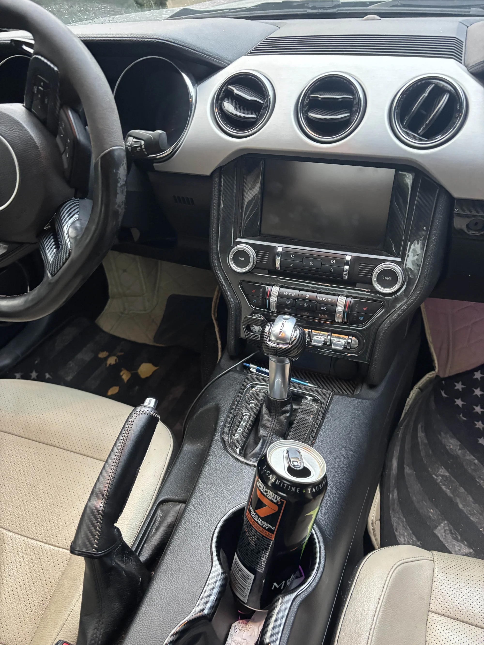 Detailní čištění auta: interiér vč. tepování, exteriér, ozon i kompletní balíček