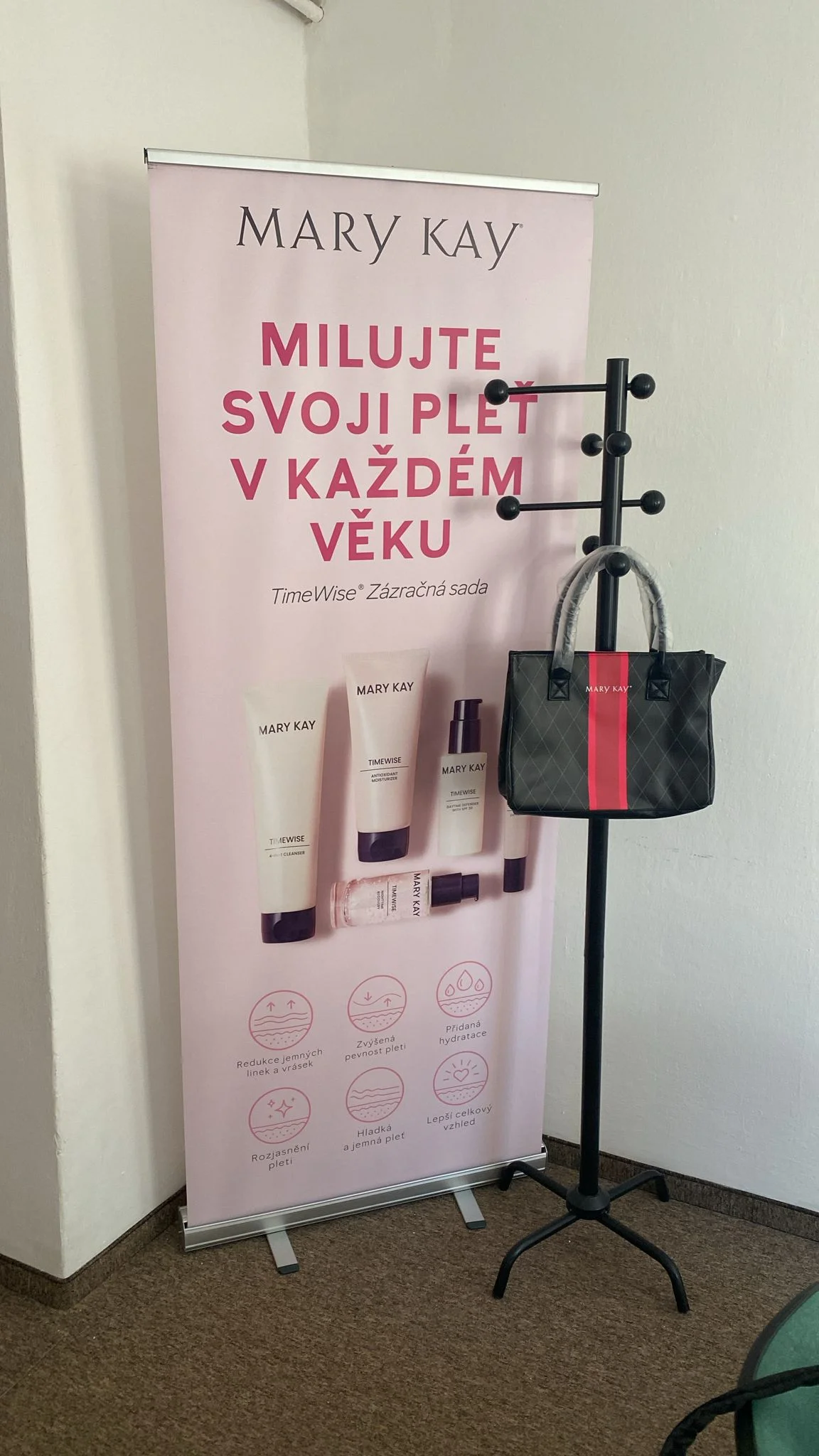 Kurz líčení pro 1 nebo 2 osoby i varianty s balíčkem dekorativní kosmetiky