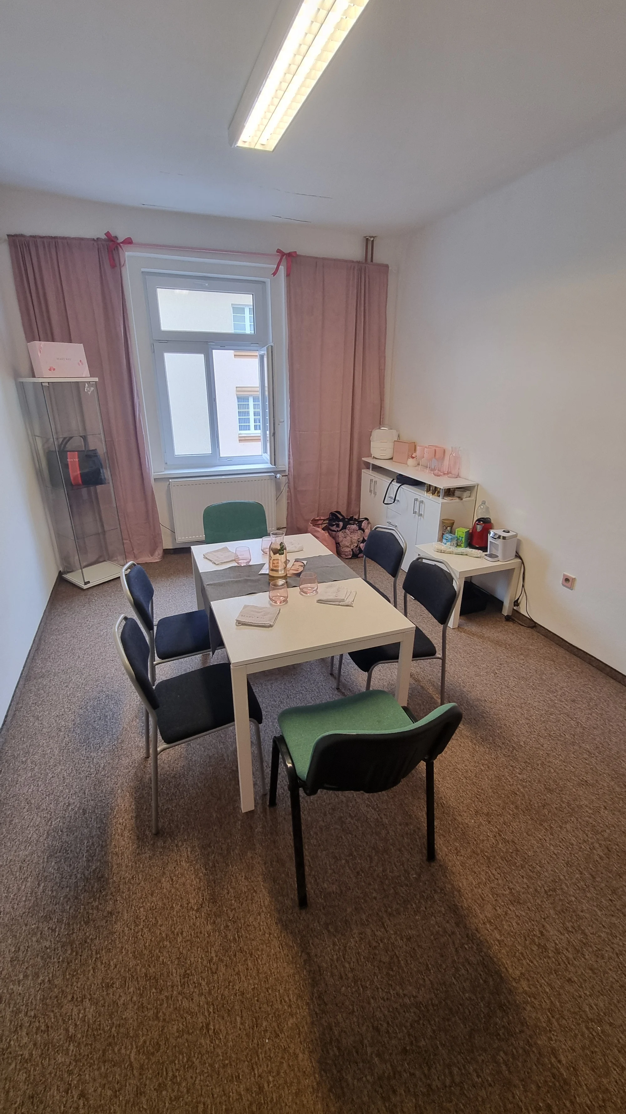 Kurz líčení pro 1 nebo 2 osoby i varianty s balíčkem dekorativní kosmetiky