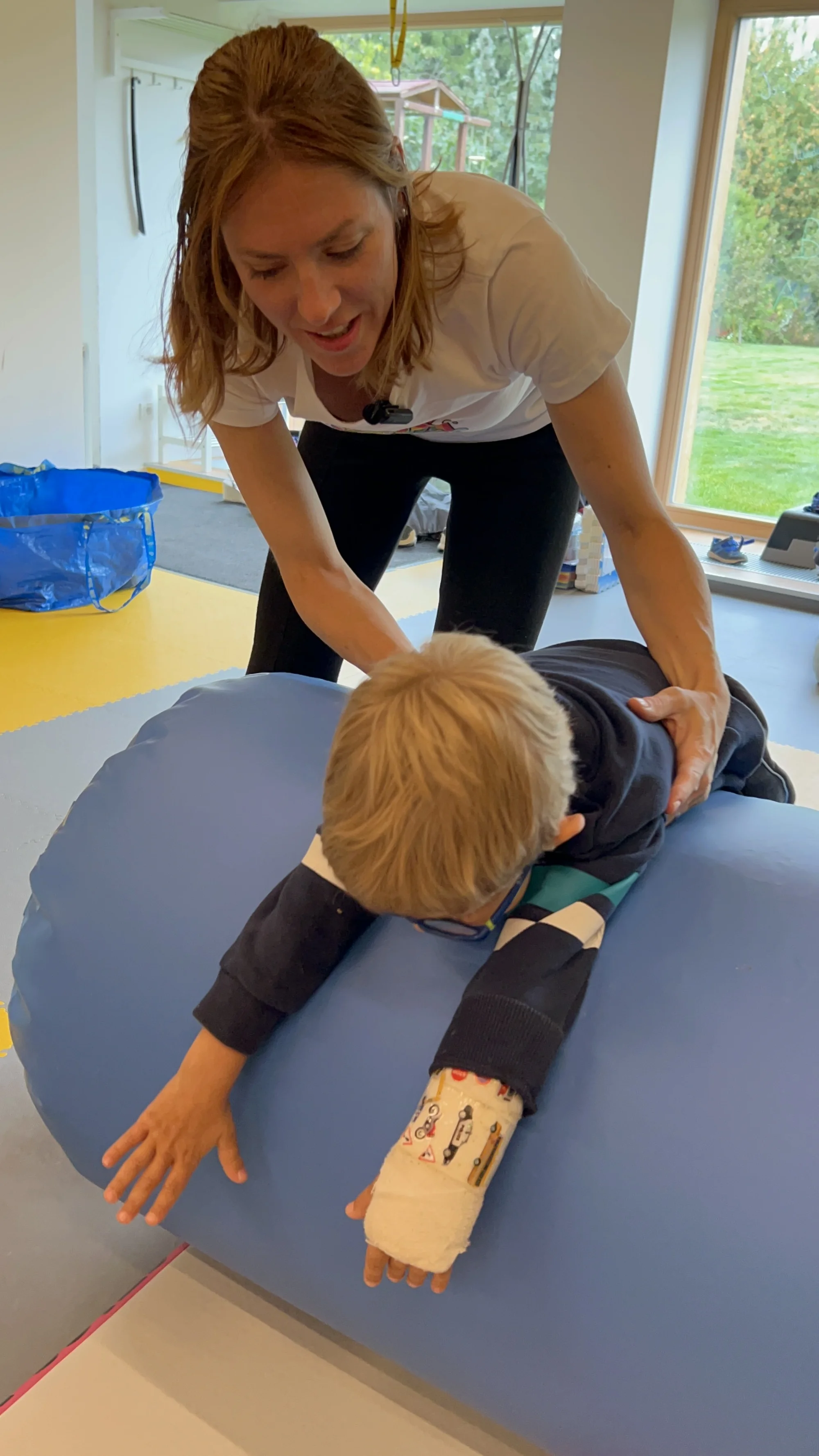 Hravé lekce angličtiny a pohybu: pro rodiče s dětmi od 6 měsíců, 2–⁠⁠⁠⁠⁠⁠15 lekcí