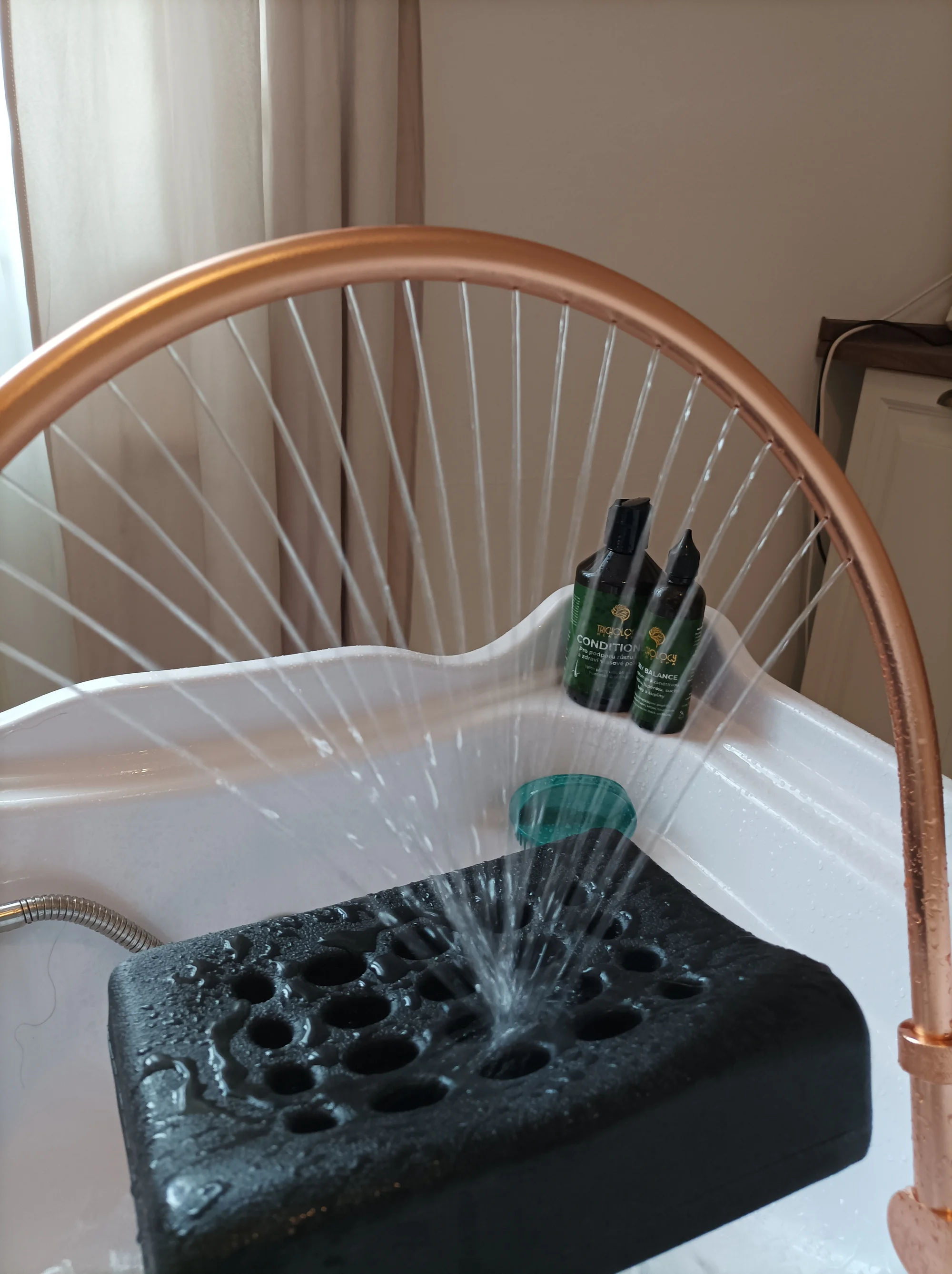 Head Spa: japonský rituál péče o vlasy a relaxace v délce 90 nebo 120 min.