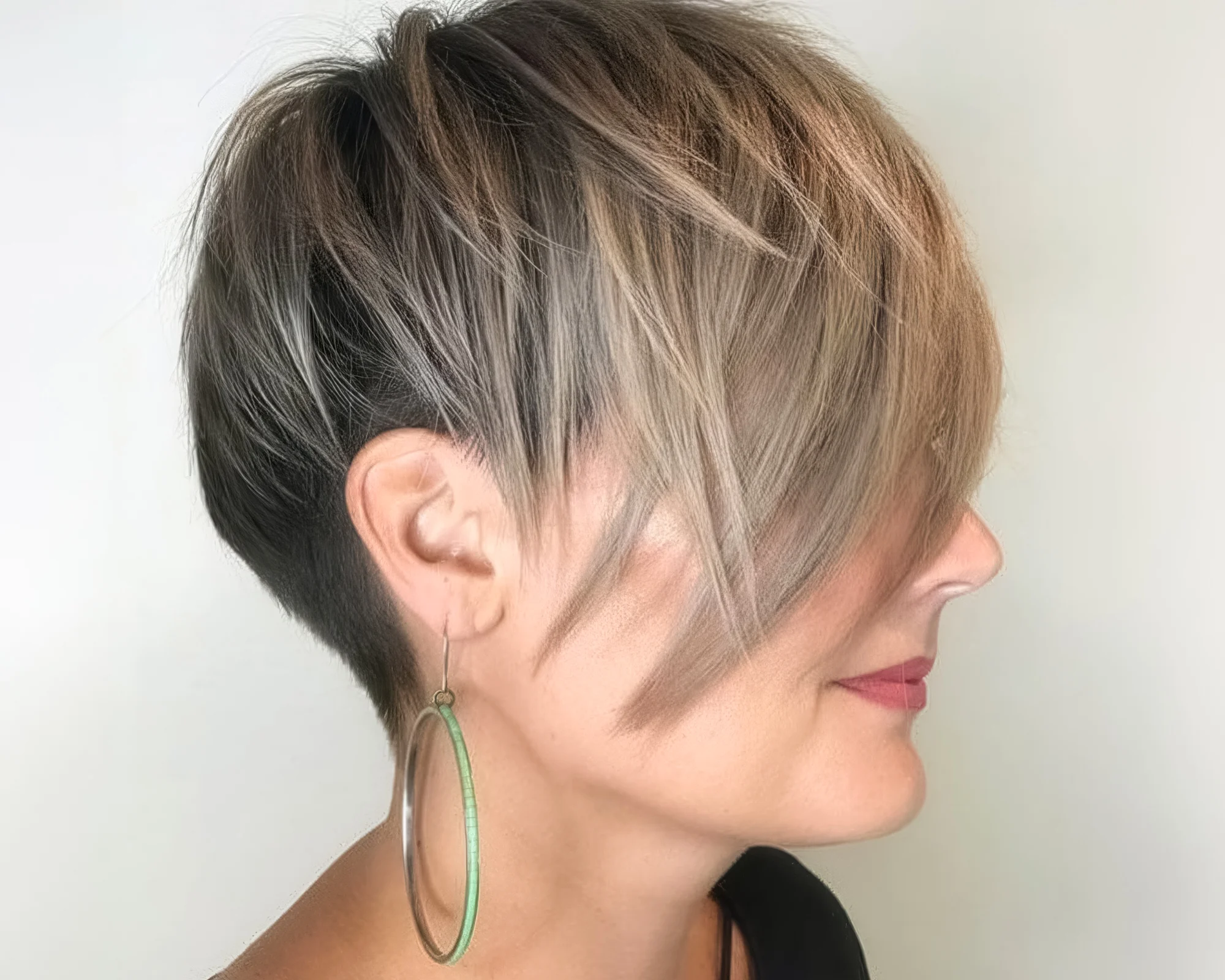 Proměna vlasů: střih, regenerační kúra i oblíbené techniky barvení ombré nebo balayage