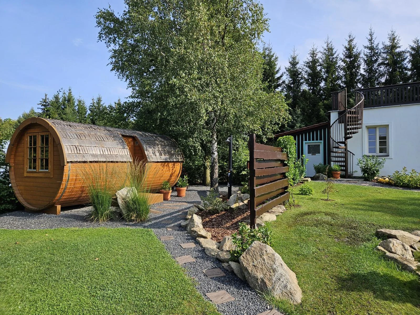 Dovolená v oblasti Tiských stěn: moderní prázdninový domek až pro 7 osob, možnost wellness