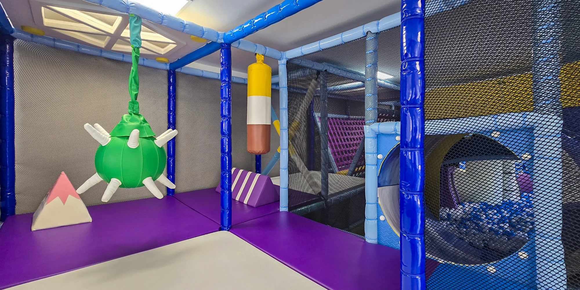 Vstupy do dětské herničky včetně nápojů a pizzy