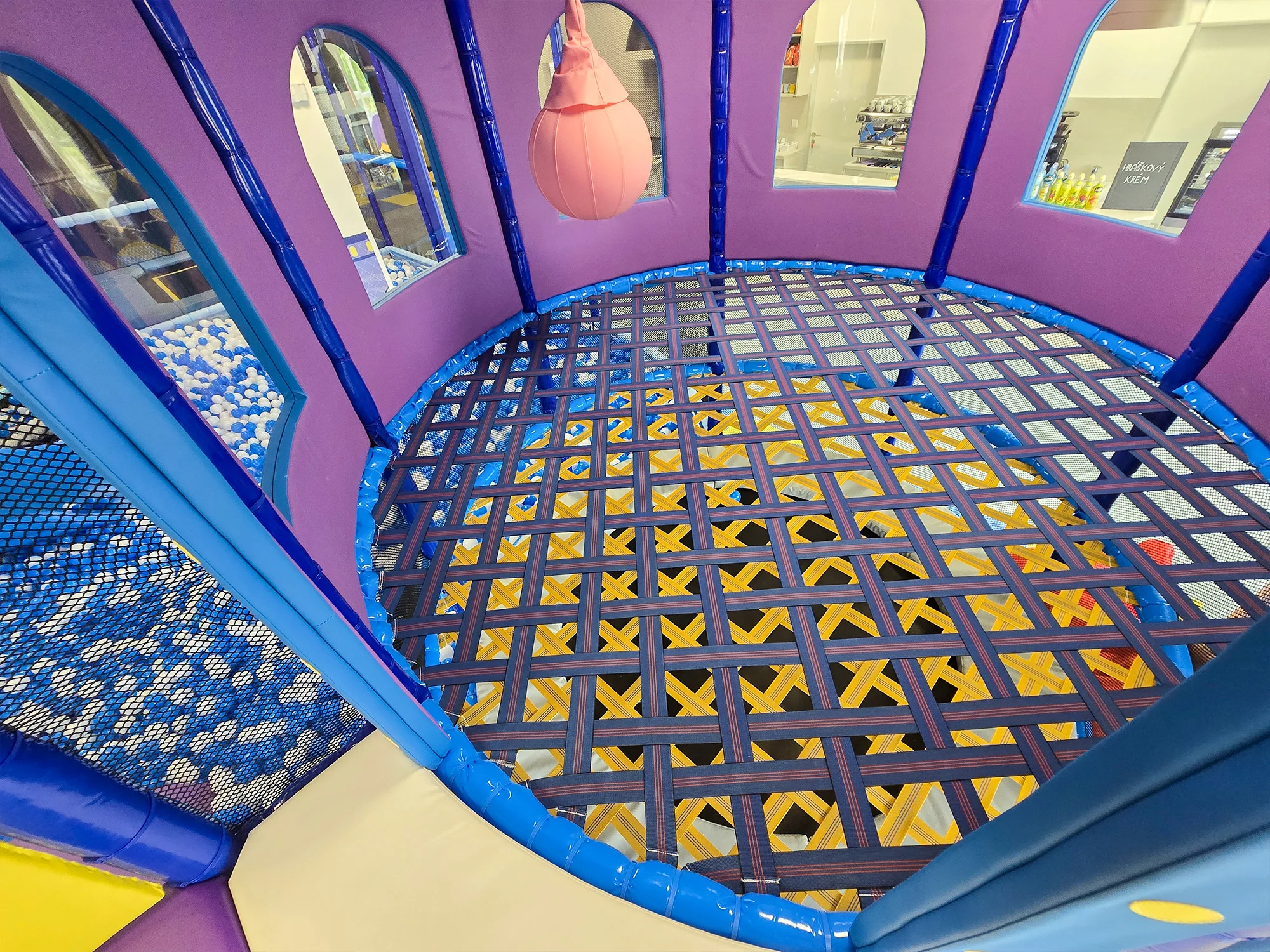 Zábava a relax: vstupy do dětské herny pro děti i dospělé s nápoji a pizzou