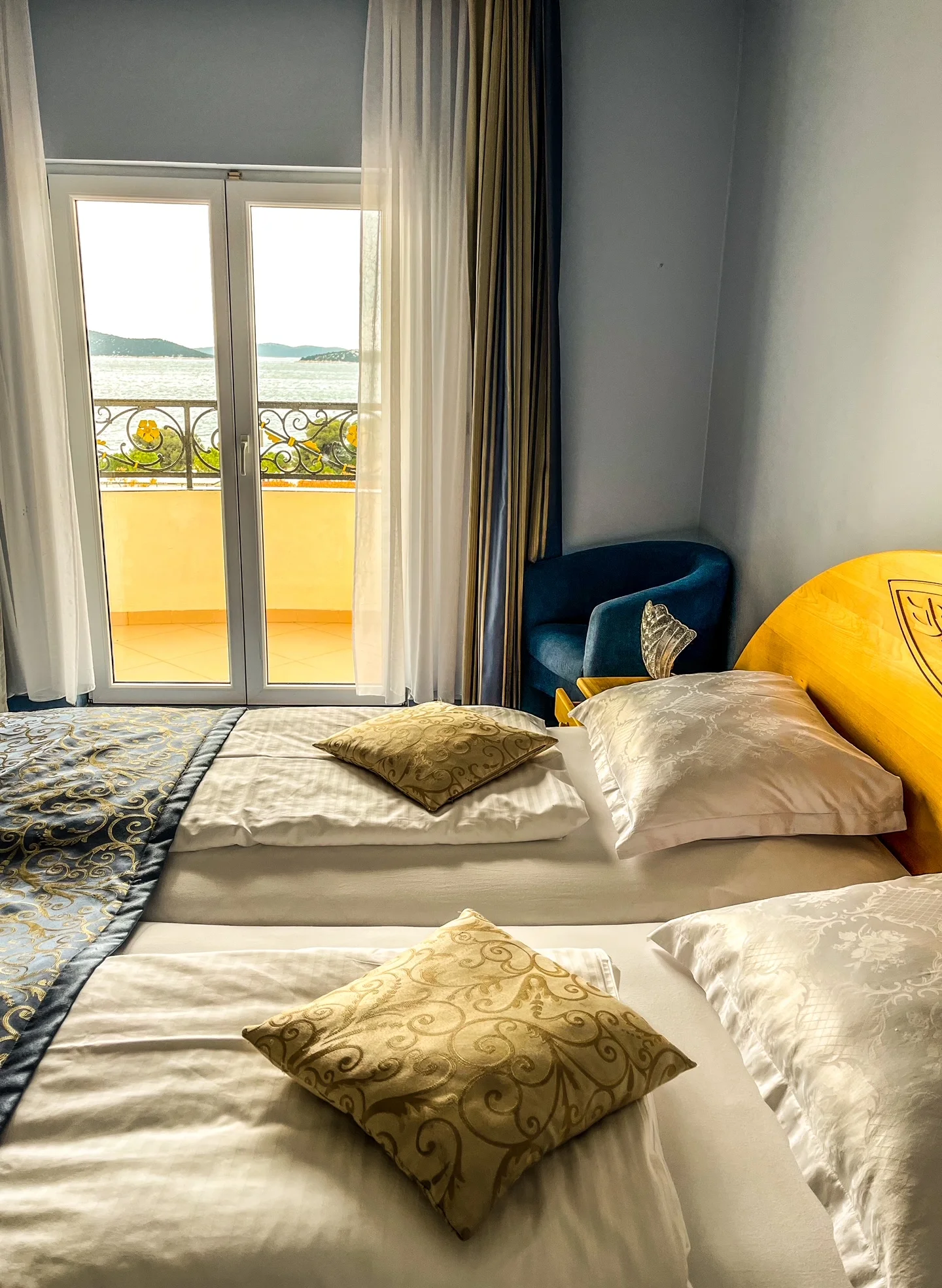 Léto v Dalmácii: hotel 2 minuty od pláže, strava, bazén a 2 děti zdarma