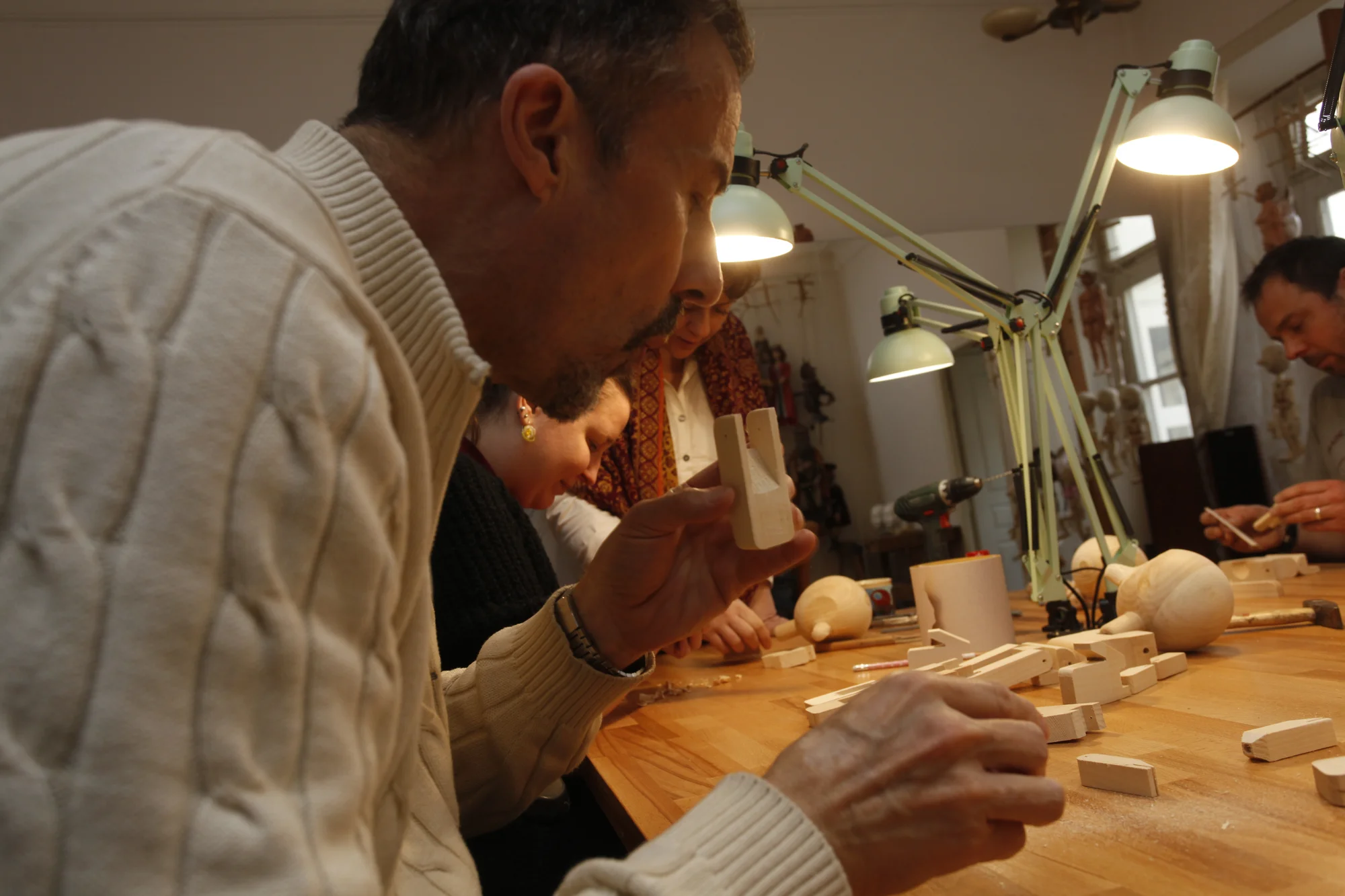 Kurz výroby dřevěné loutky v Nerudovce pro 1 nebo 2 osoby vč. tipů, jak s loutkou hrát