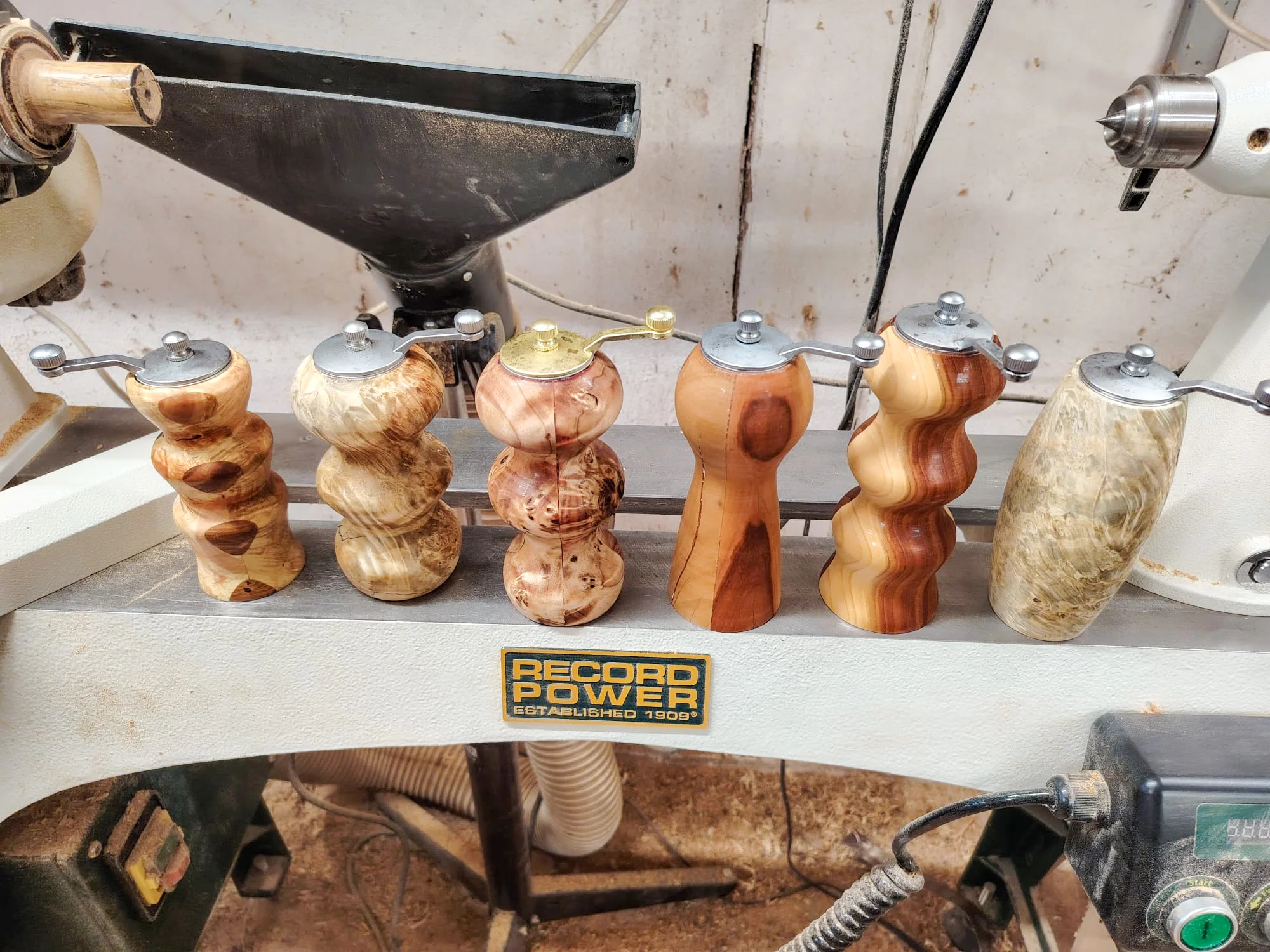 Objevte krásu práce se dřevem: celodenní kurz soustružení i výroby mlýnků