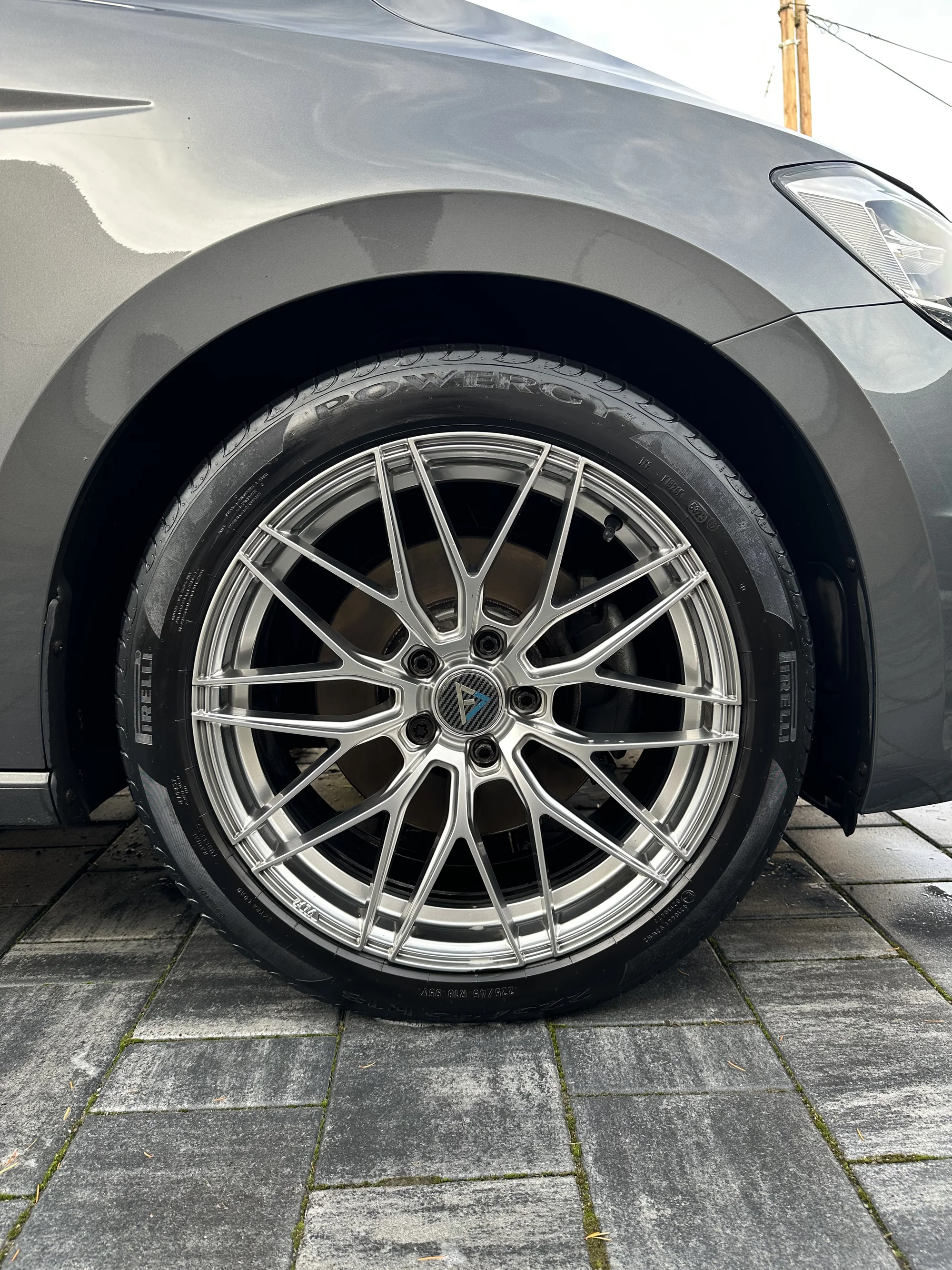 Mobilní ruční mytí aut: těšte se na auto jako nové – odstranění špíny, tepování interiéru a podlahy i obnova plastů