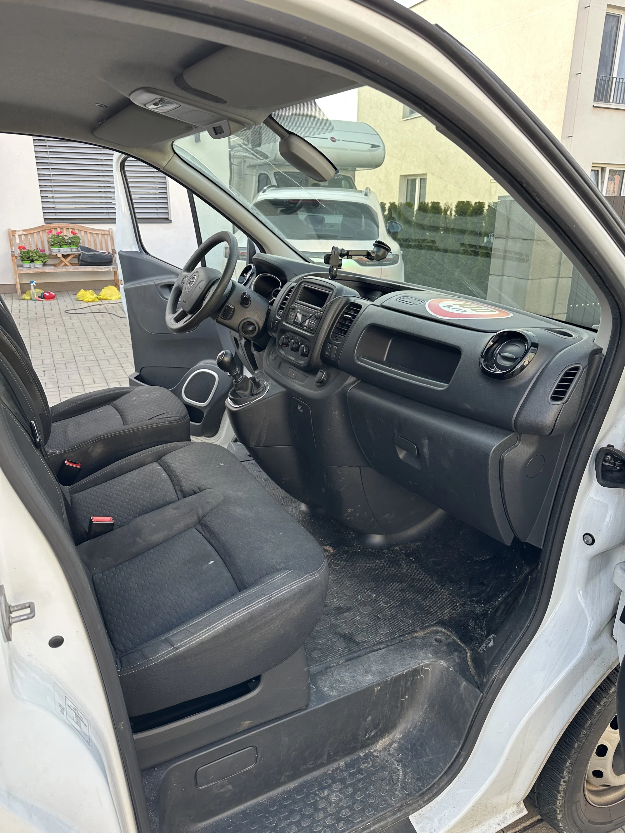 Mobilní ruční mytí aut: těšte se na auto jako nové – odstranění špíny, tepování interiéru a podlahy i obnova plastů