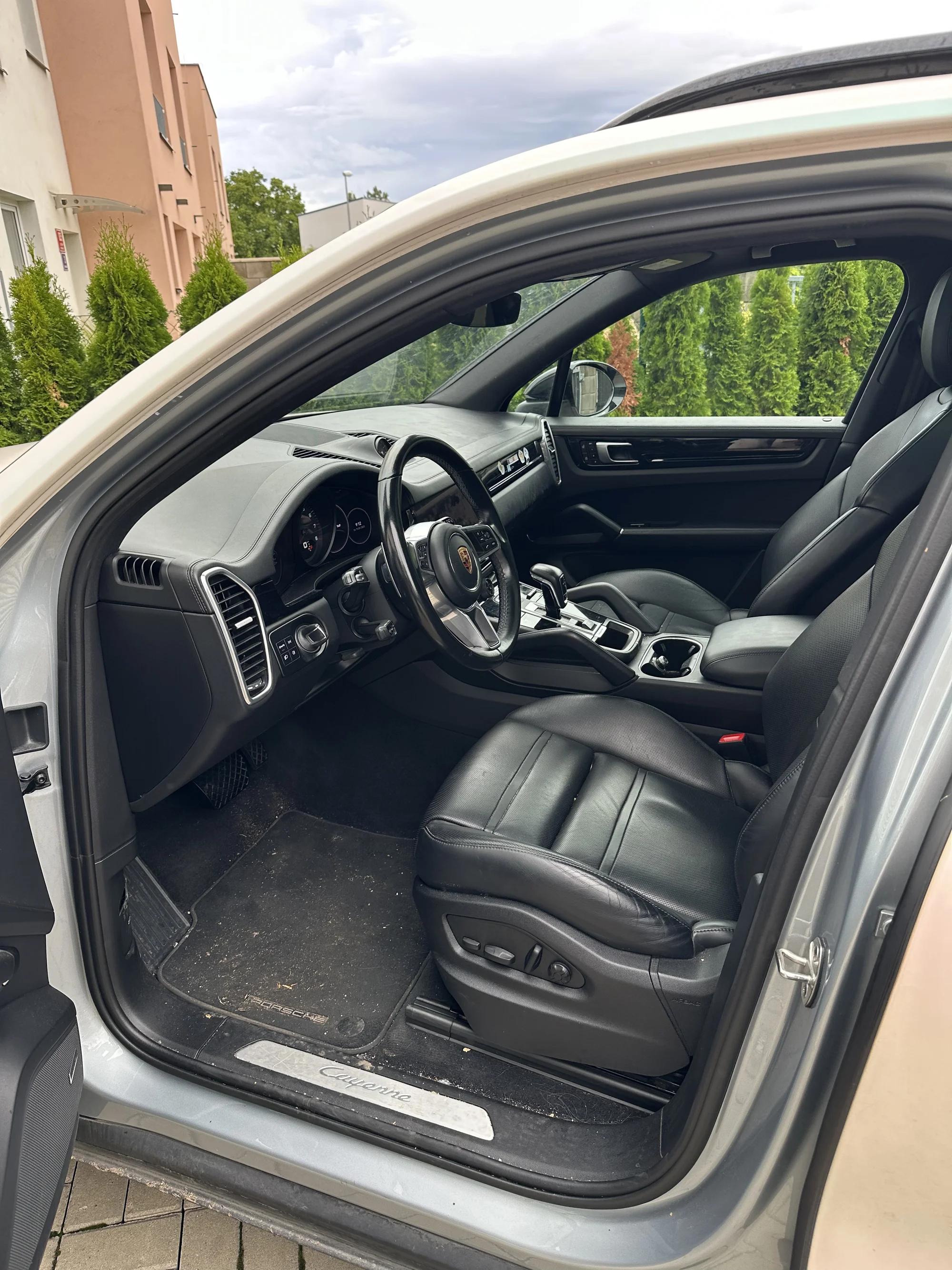 Mobilní ruční mytí aut: těšte se na auto jako nové – odstranění špíny, tepování interiéru a podlahy i obnova plastů